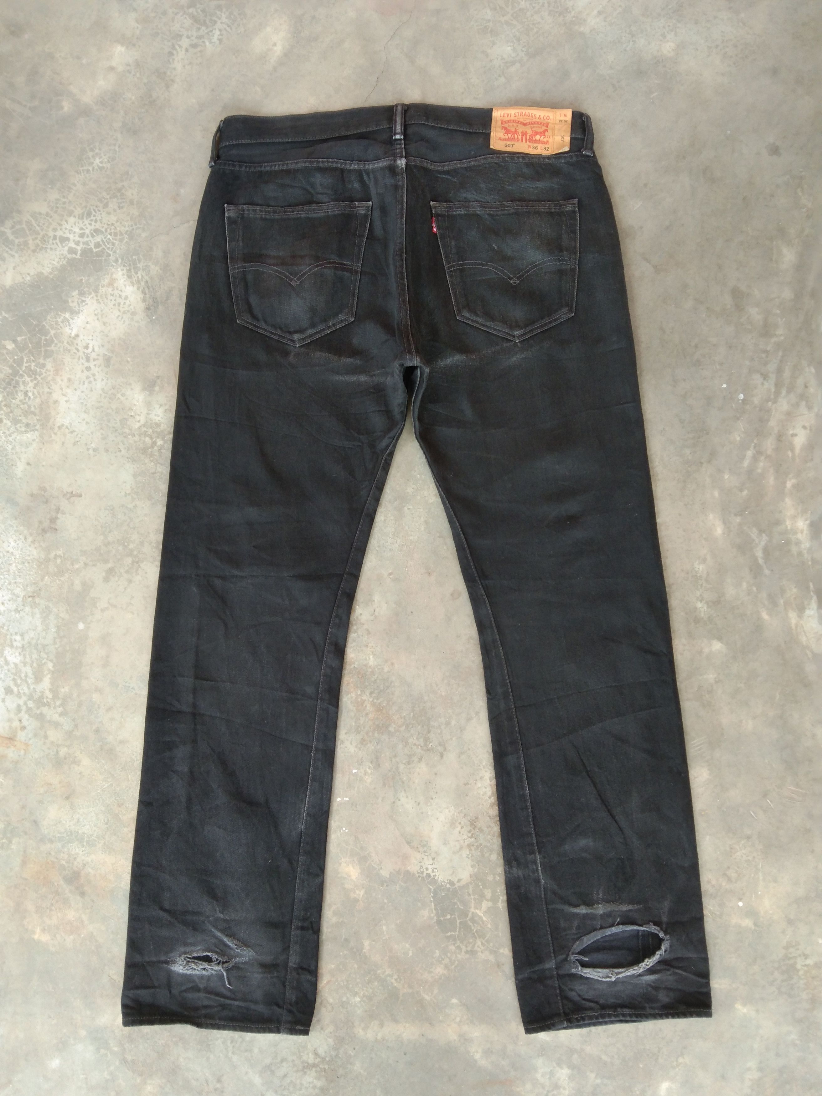 Levi's Vintage Levi's 501 Black Straight Distressed Jeans 38x32 Size US 38 / EU 54 - 2 Thumbnail