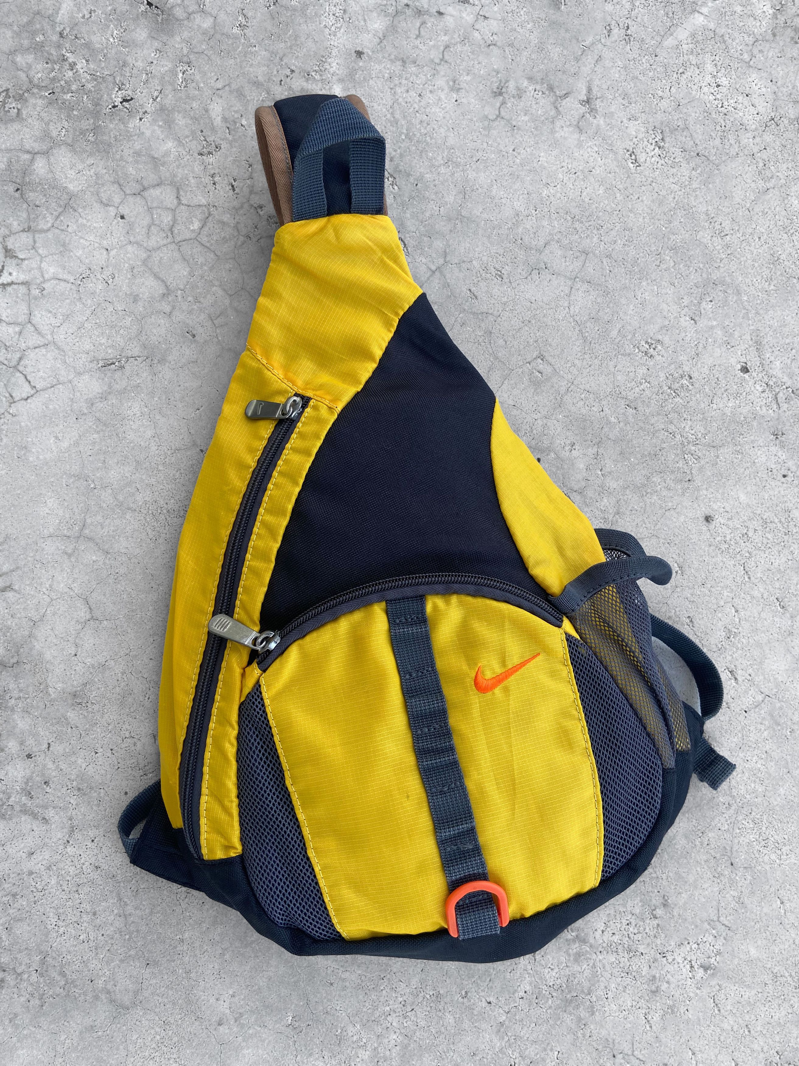 nike-vintage-vintage-nike-crossbody-sling-bag-y2k-gorpcore-outdoor