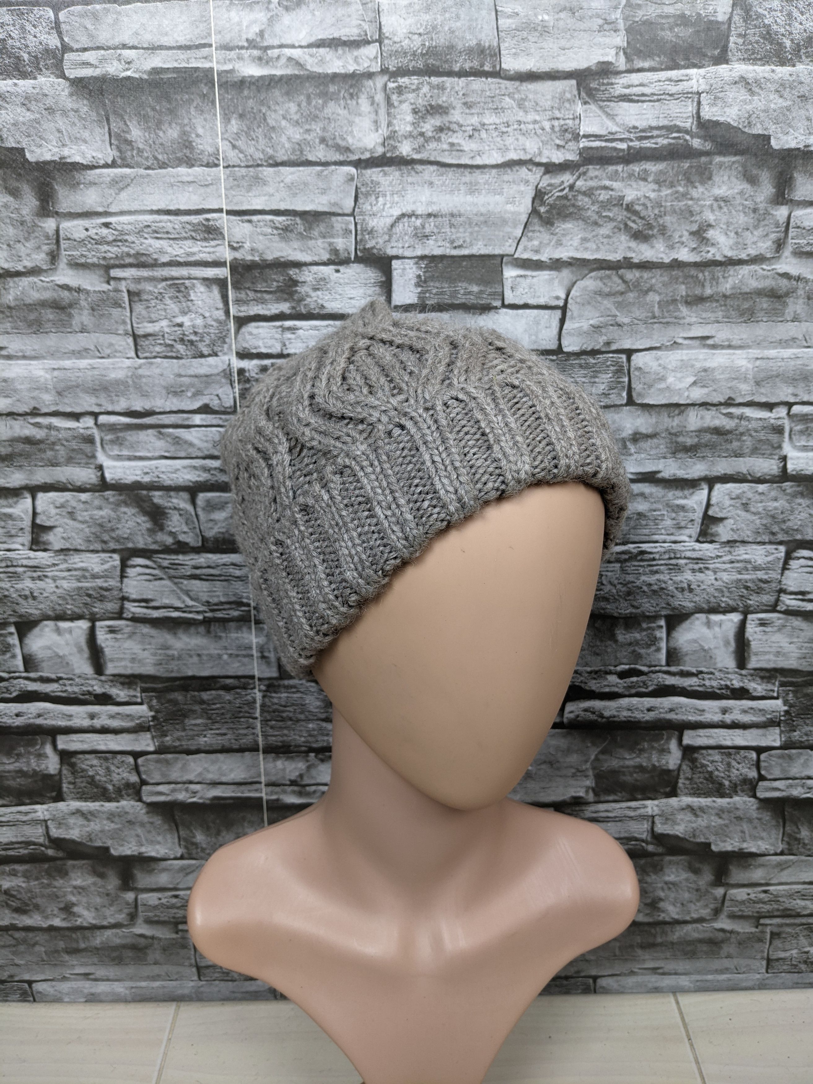 H&M Vintage H&M Plain Beanie Hat Cap Snowcap Size ONE SIZE - 1 Thumbnail