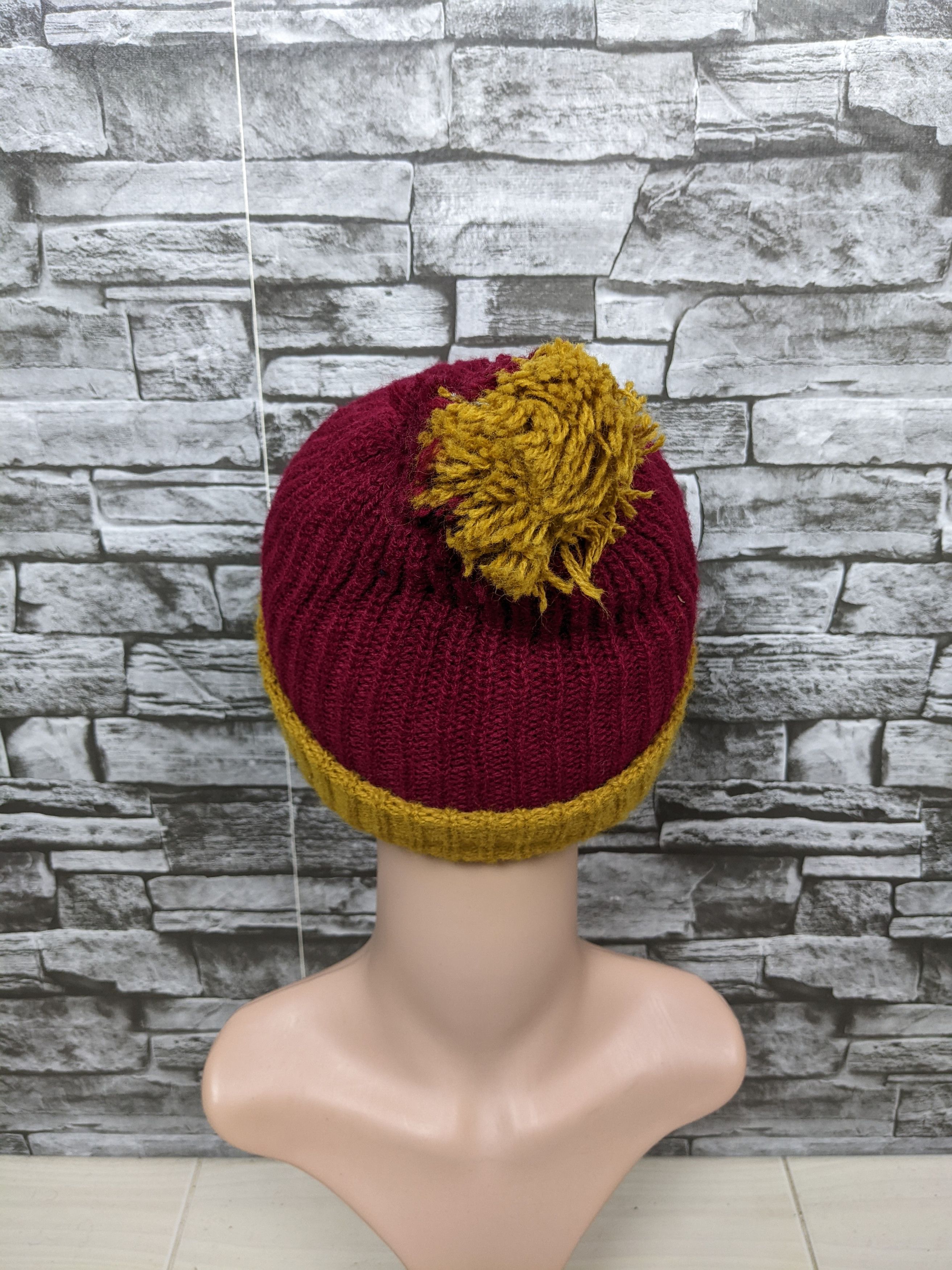 NFL Vintage Redskins Two Tone Beanie Hat Cap Snowcap Ski Size ONE SIZE - 2 Thumbnail