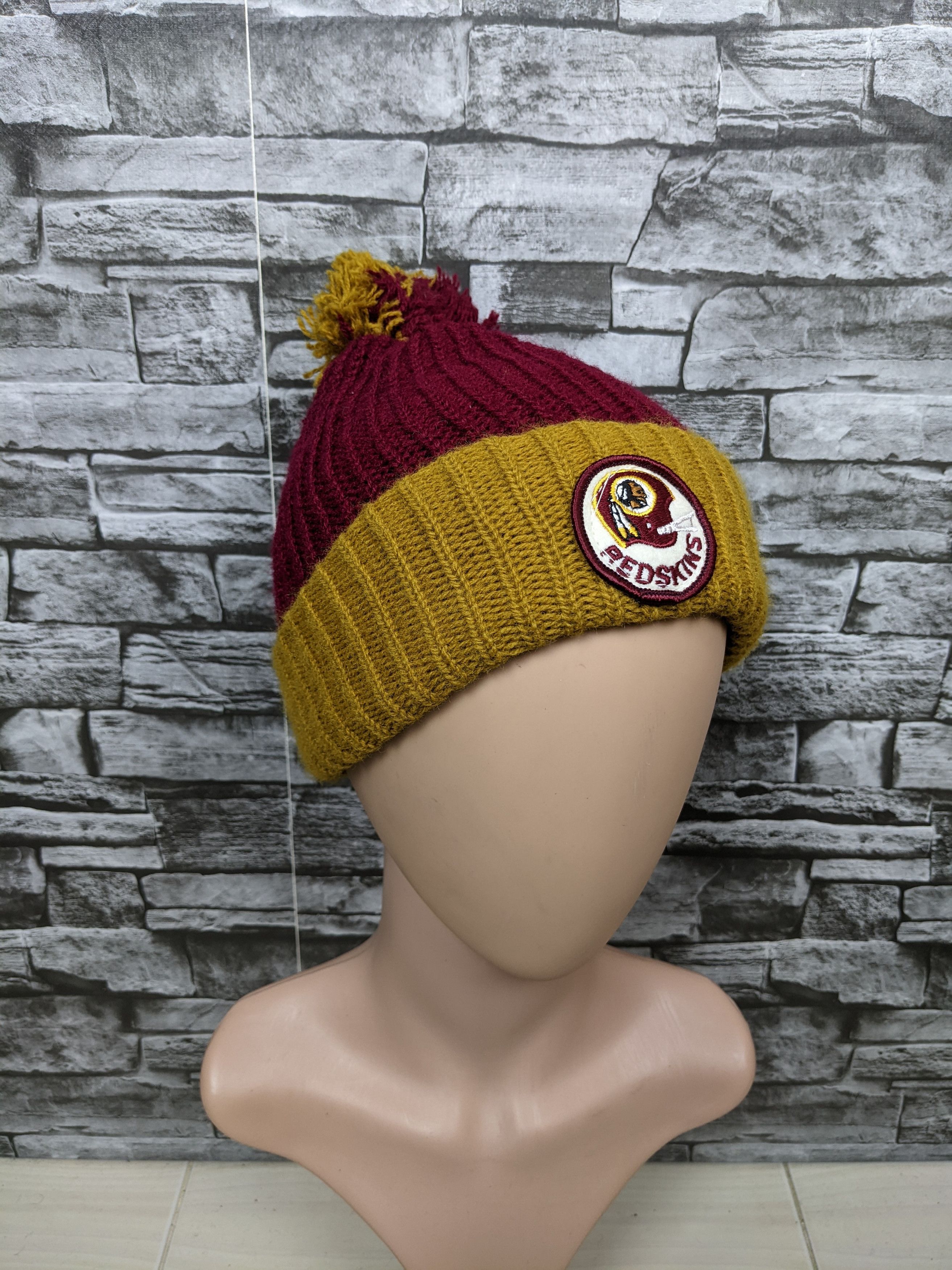 NFL Vintage Redskins Two Tone Beanie Hat Cap Snowcap Ski Size ONE SIZE - 1 Thumbnail