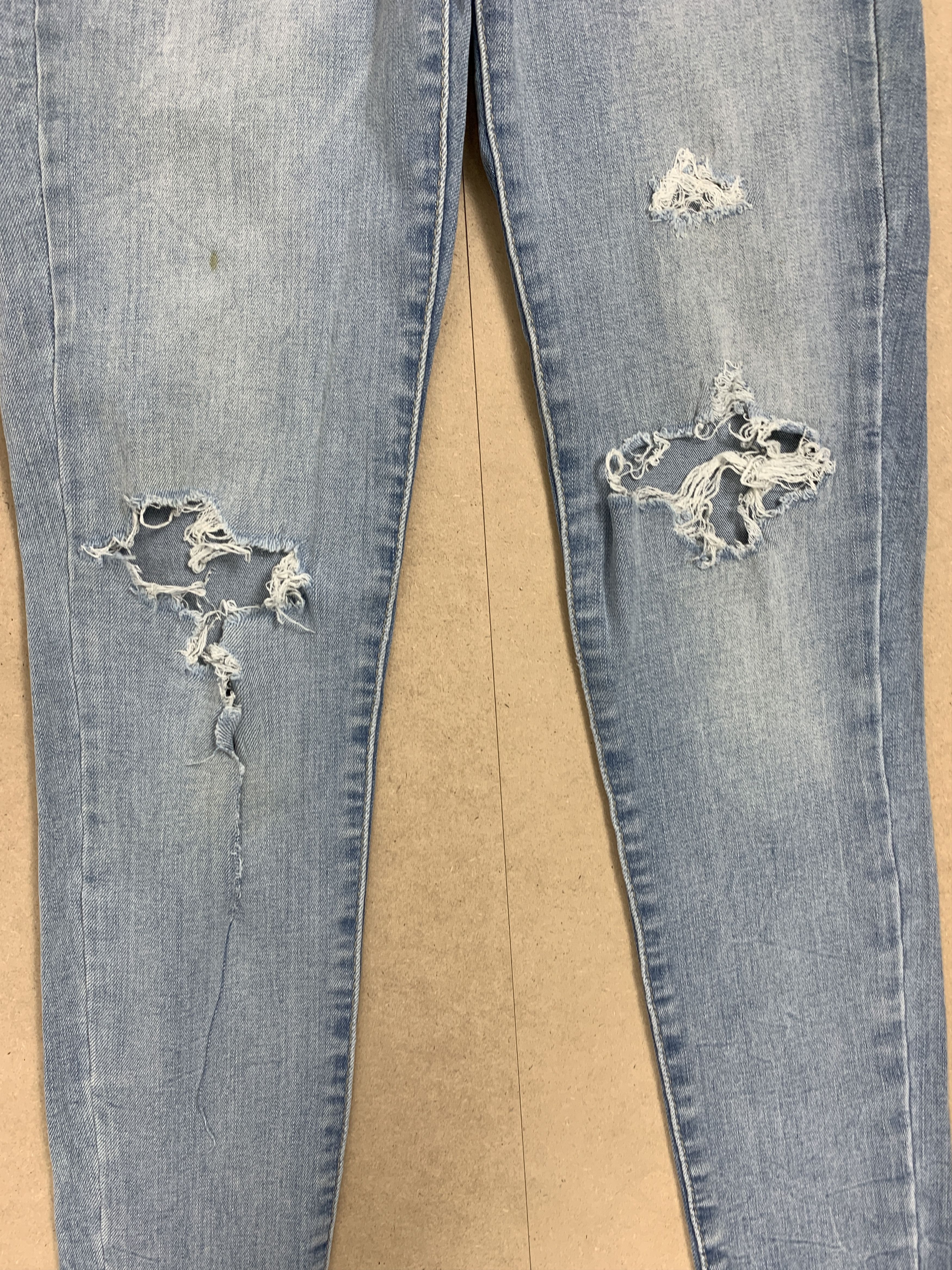 Levi's × Vintage Vintage Levi's Mile High Super Skinny Distressed Jeans Size 23" - 4 Thumbnail