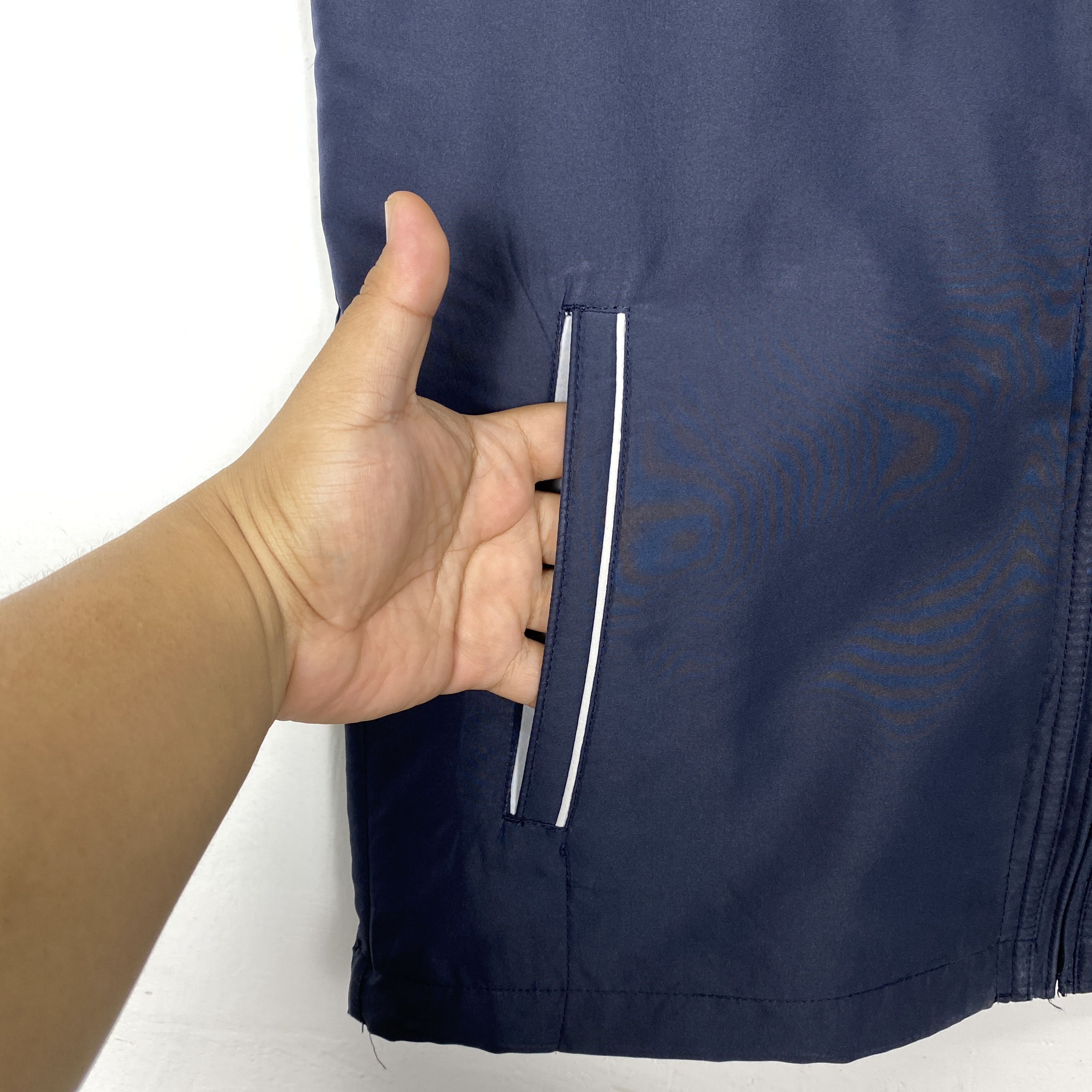 Japanese Brand Vintage Japanese Brand Nylon Vest V0037 Size US S / EU 44-46 / 1 - 4 Thumbnail