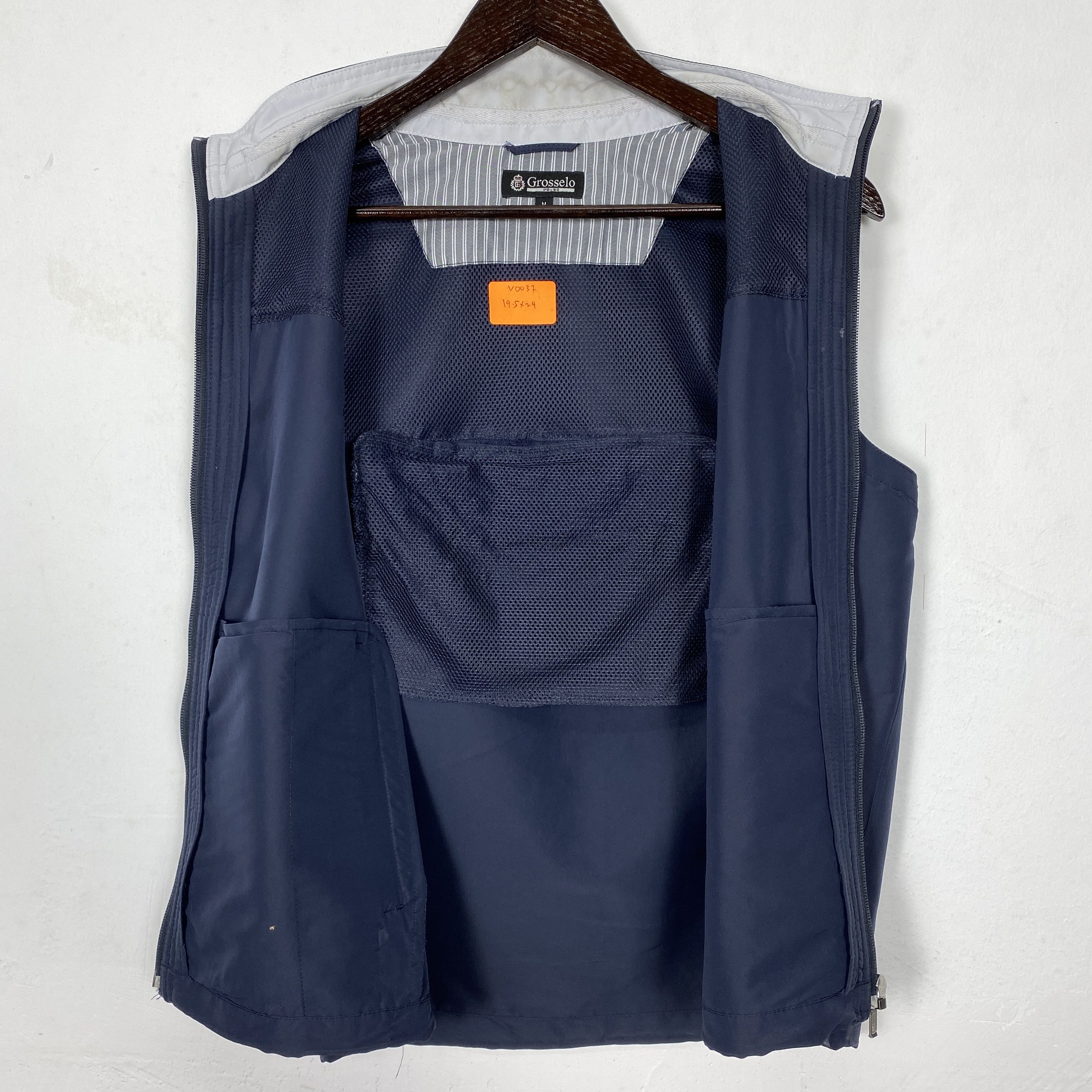Japanese Brand Vintage Japanese Brand Nylon Vest V0037 Size US S / EU 44-46 / 1 - 8 Thumbnail