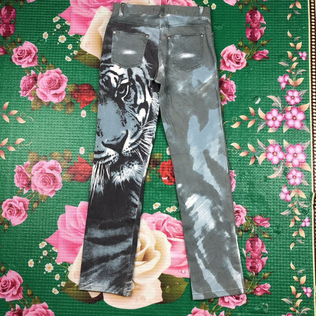 Japanese Brand × Seditionaries Vintage jeans spike full print tiger nice design Size 26" / US 2 / IT 38 - 1 Thumbnail