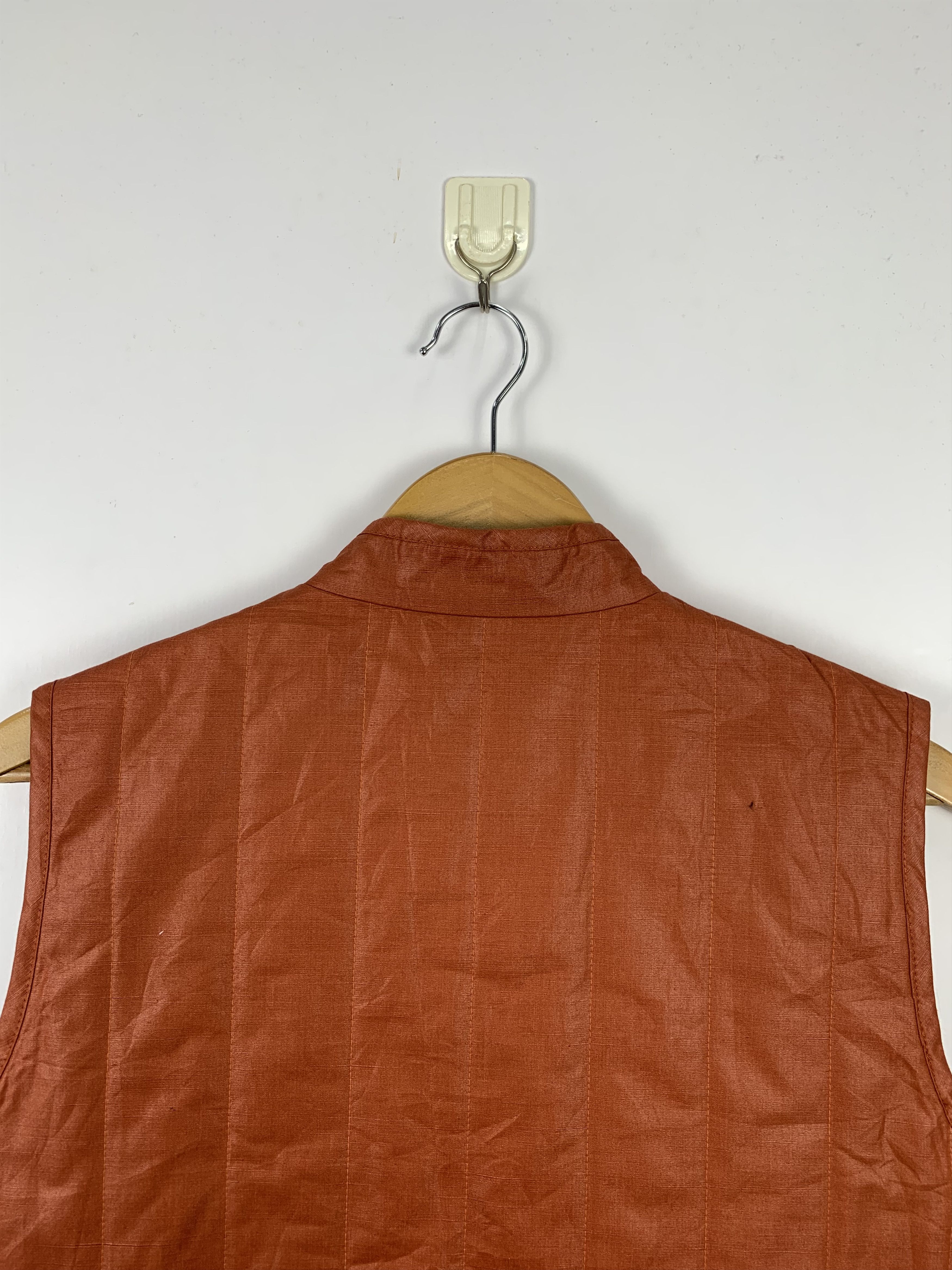 Japanese Brand Vintage LUIS MARI Puffer Button Vests Nice Design Size US S / EU 44-46 / 1 - 8 Thumbnail