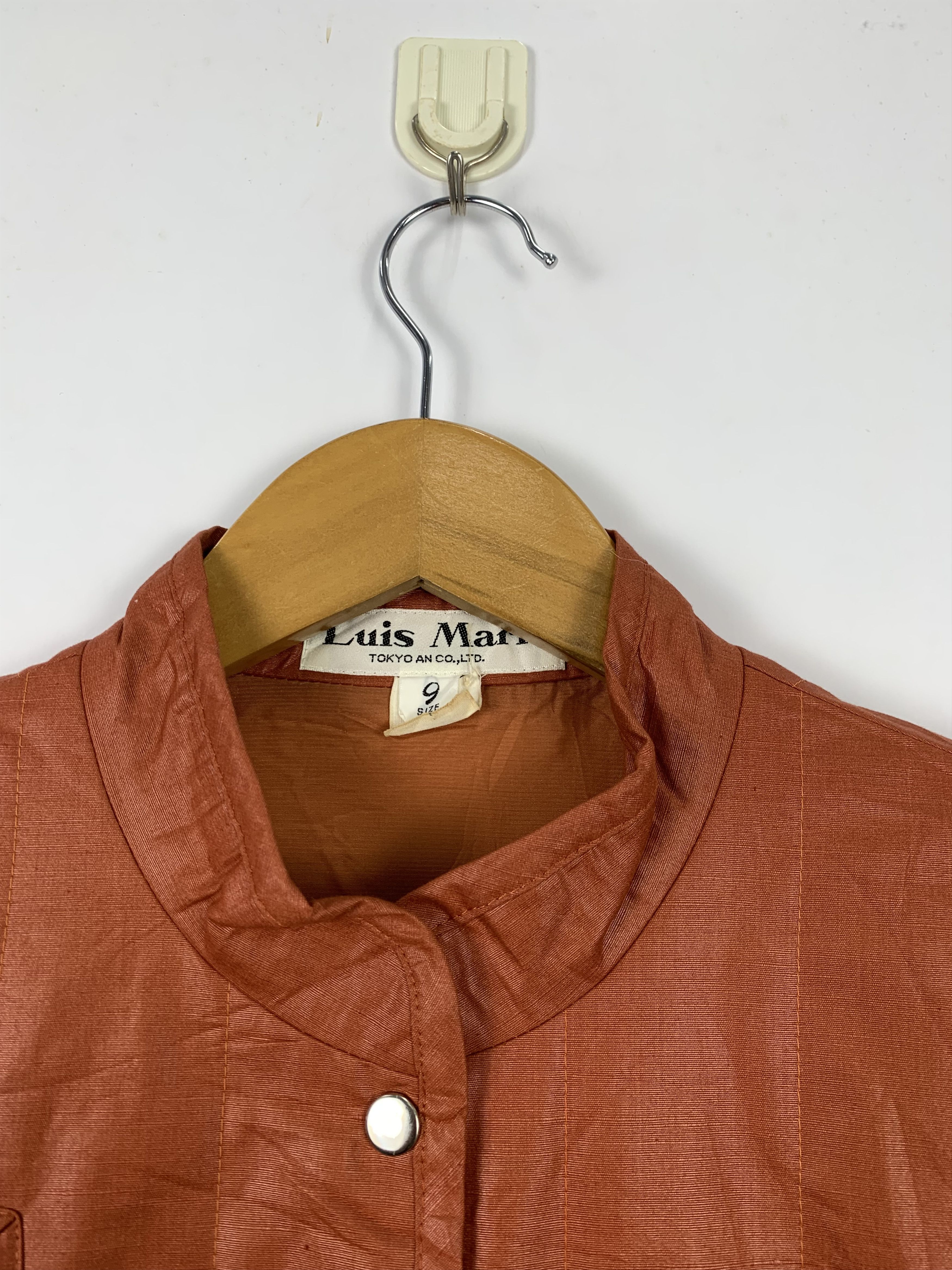 Japanese Brand Vintage LUIS MARI Puffer Button Vests Nice Design Size US S / EU 44-46 / 1 - 6 Thumbnail