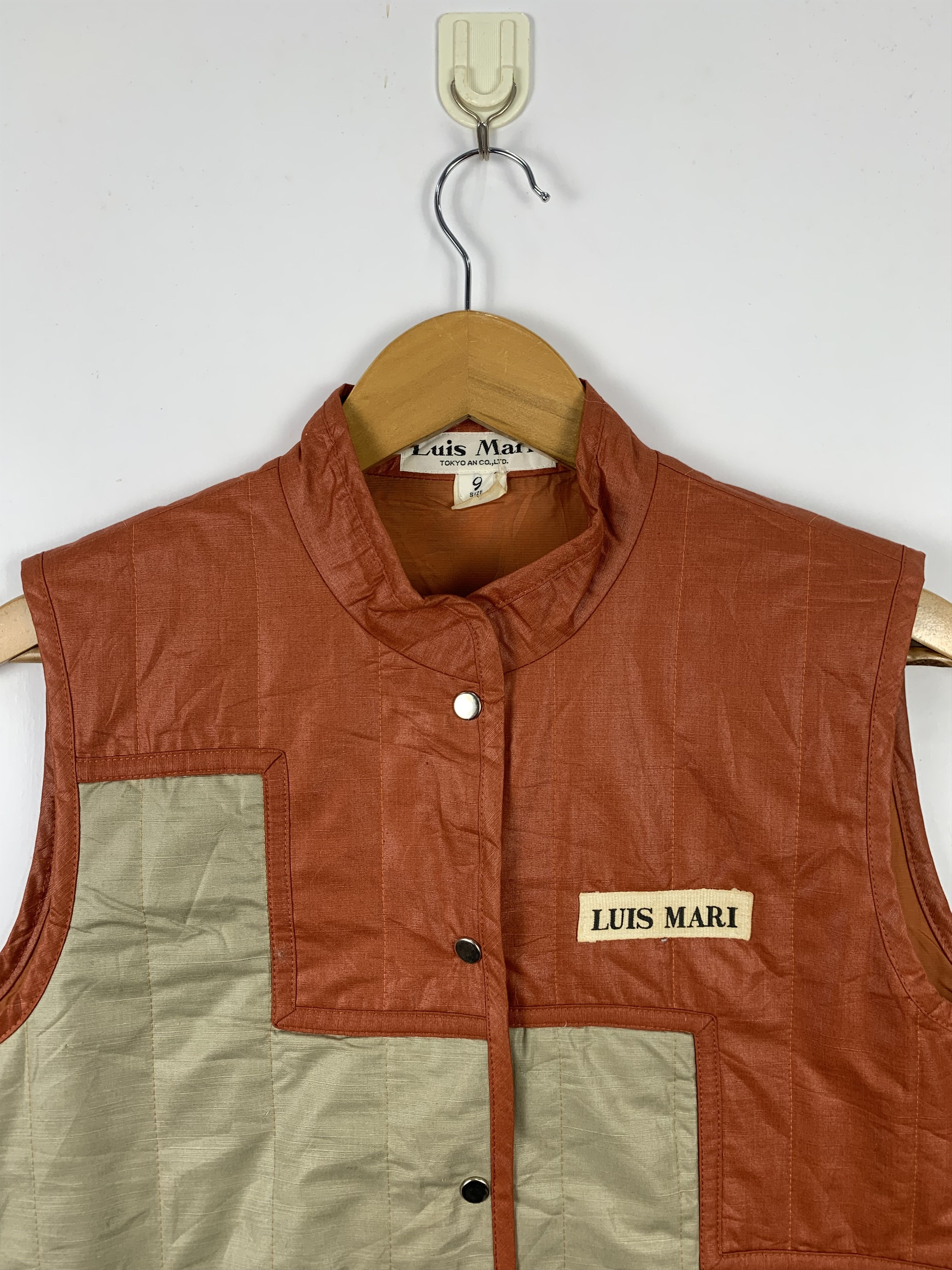 Japanese Brand Vintage LUIS MARI Puffer Button Vests Nice Design Size US S / EU 44-46 / 1 - 2 Thumbnail