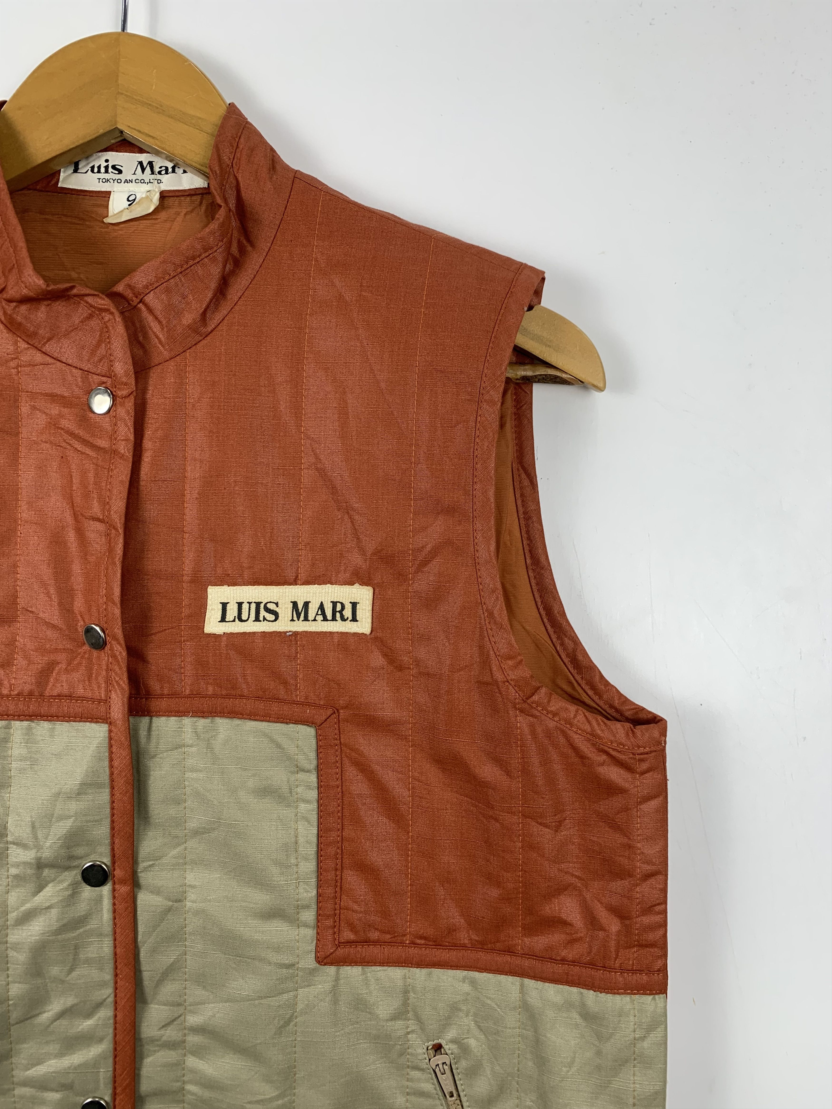 Japanese Brand Vintage LUIS MARI Puffer Button Vests Nice Design Size US S / EU 44-46 / 1 - 4 Thumbnail