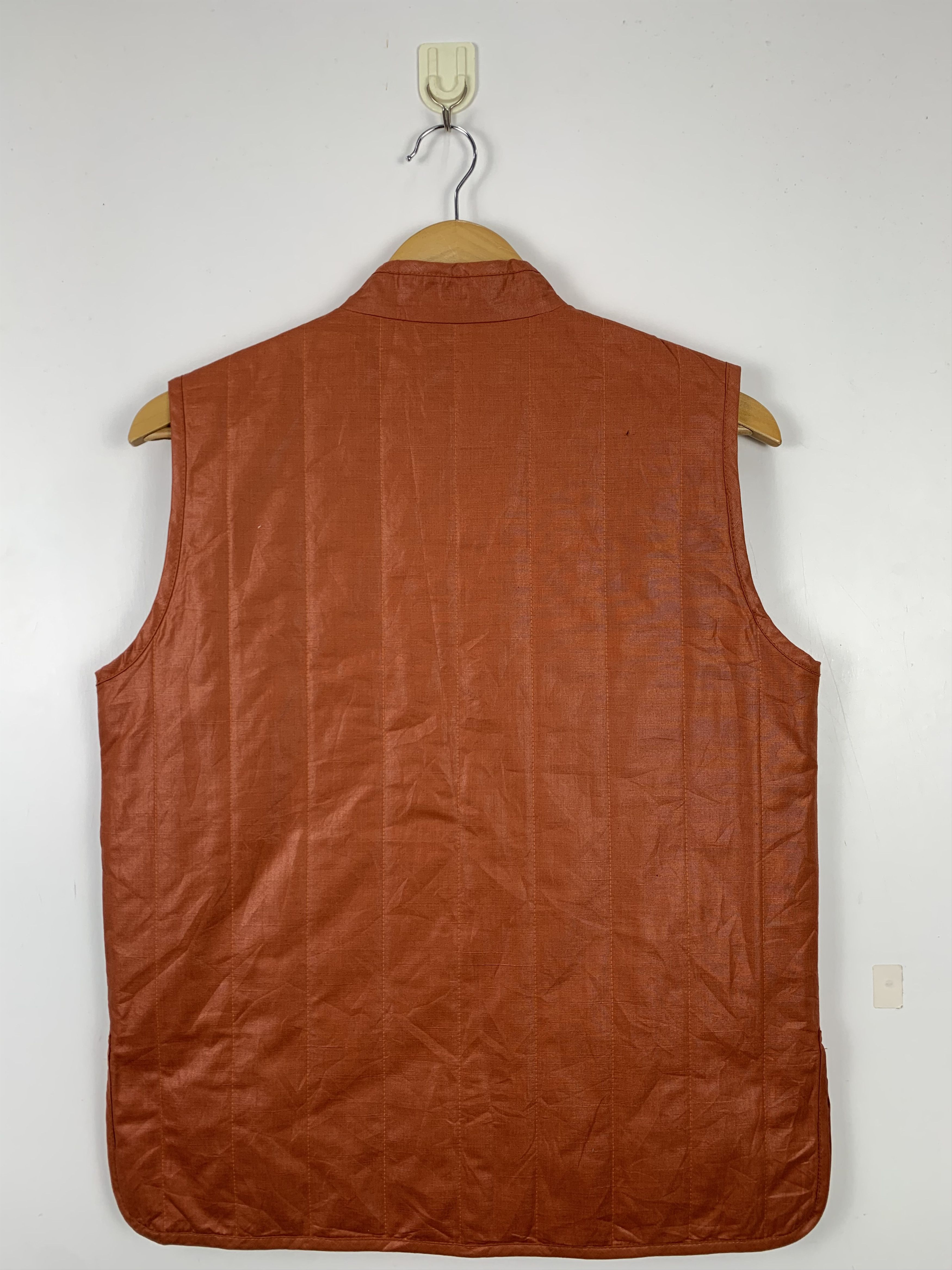 Japanese Brand Vintage LUIS MARI Puffer Button Vests Nice Design Size US S / EU 44-46 / 1 - 7 Thumbnail