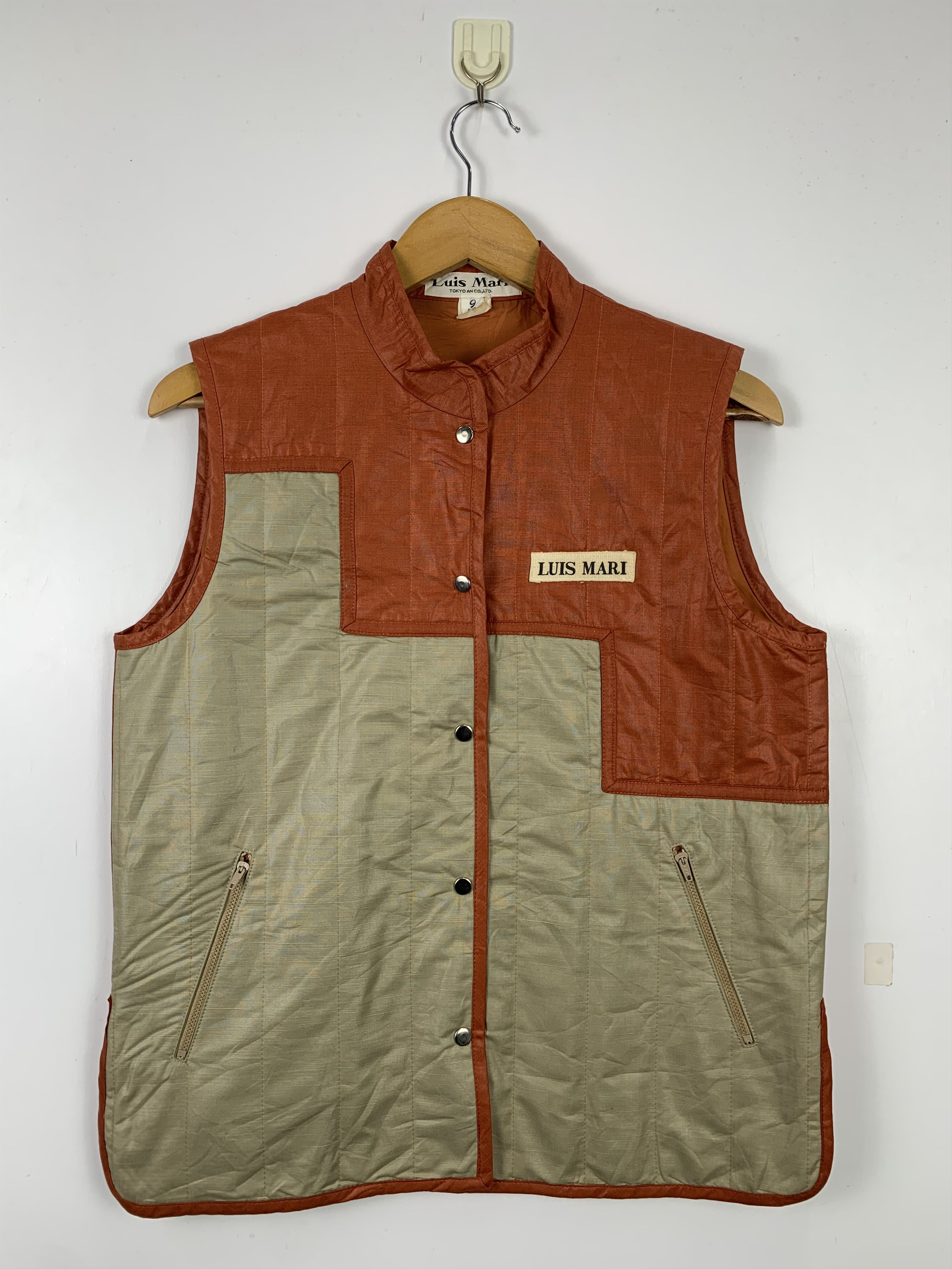 Japanese Brand Vintage LUIS MARI Puffer Button Vests Nice Design Size US S / EU 44-46 / 1 - 1 Thumbnail