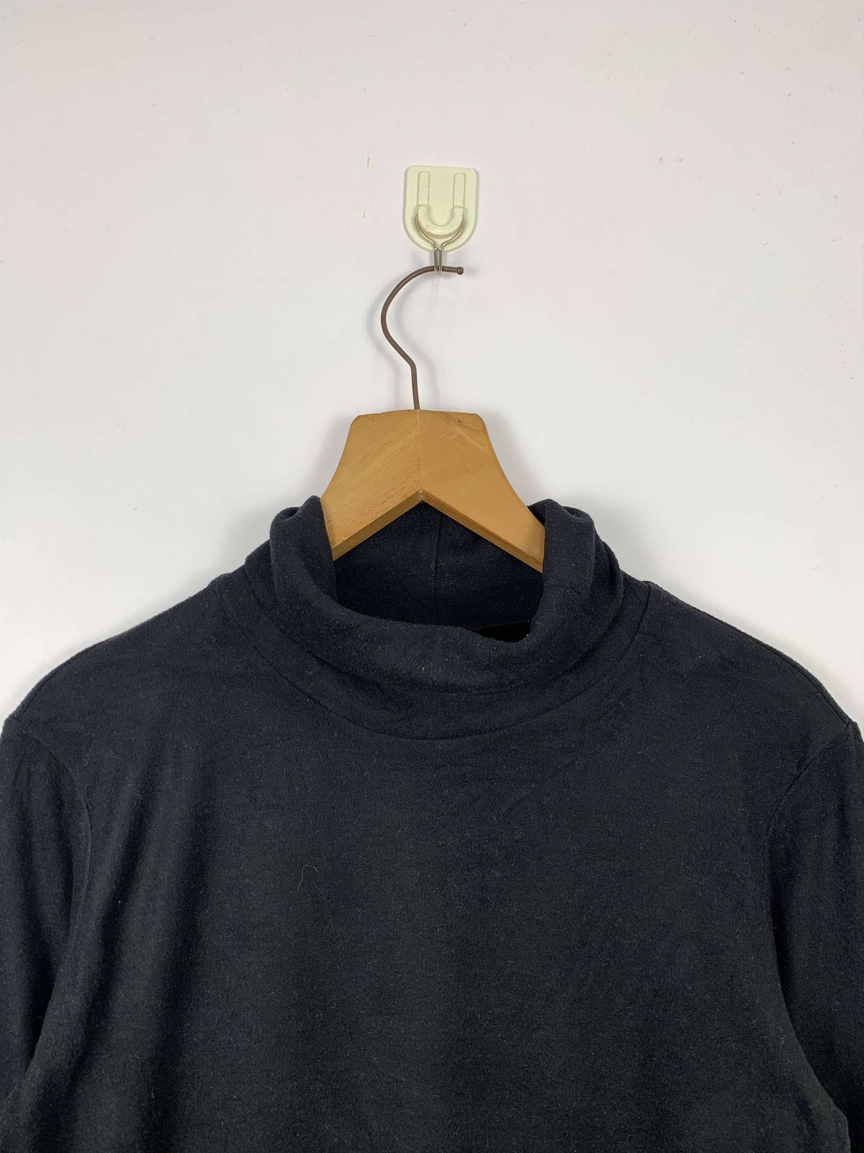 Uniqlo UNIQLO Turtle Neck Thermal Jumper J0497 Size US S / EU 44-46 / 1 - 2 Thumbnail