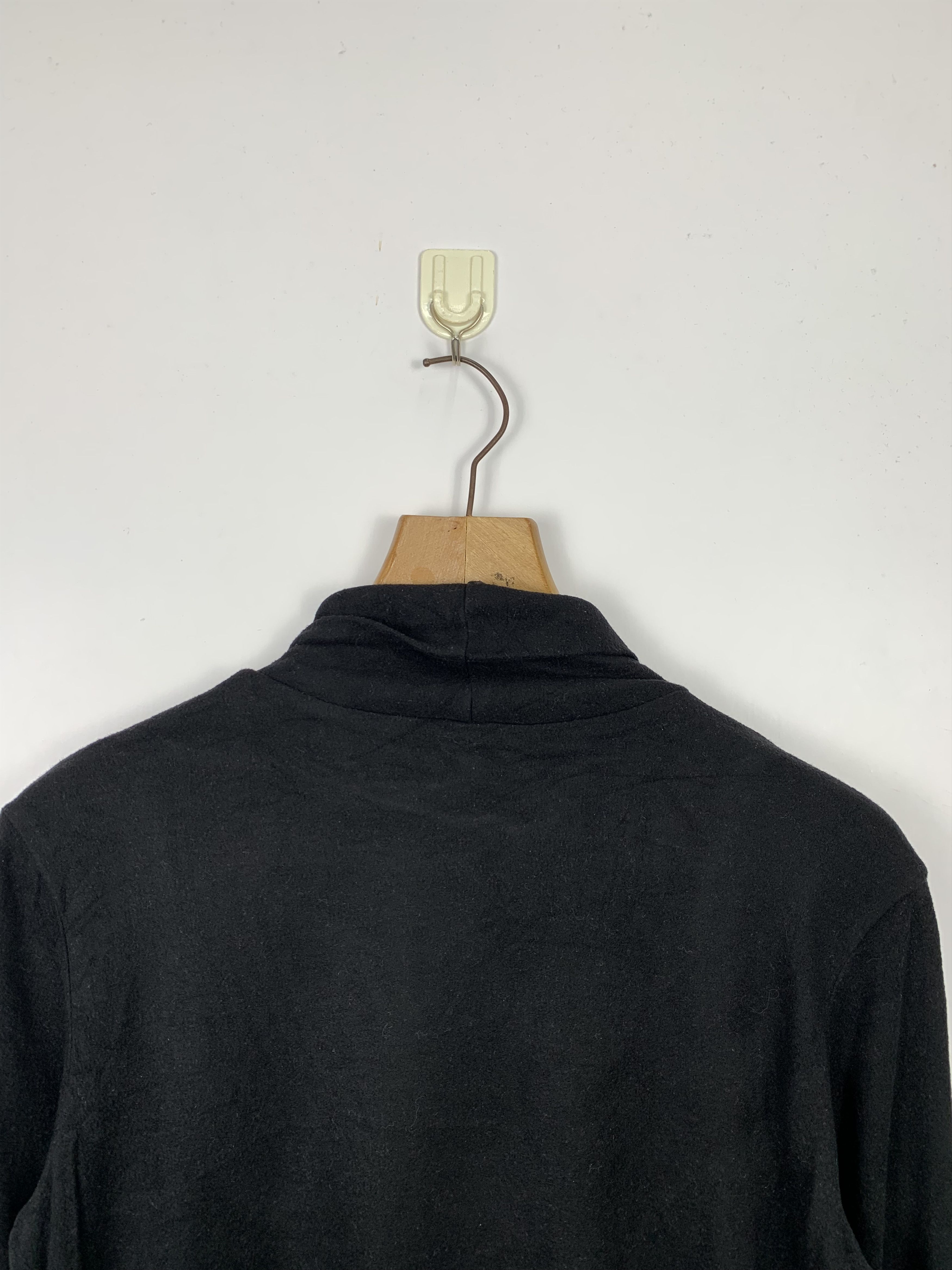 Uniqlo UNIQLO Turtle Neck Thermal Jumper J0497 Size US S / EU 44-46 / 1 - 8 Thumbnail