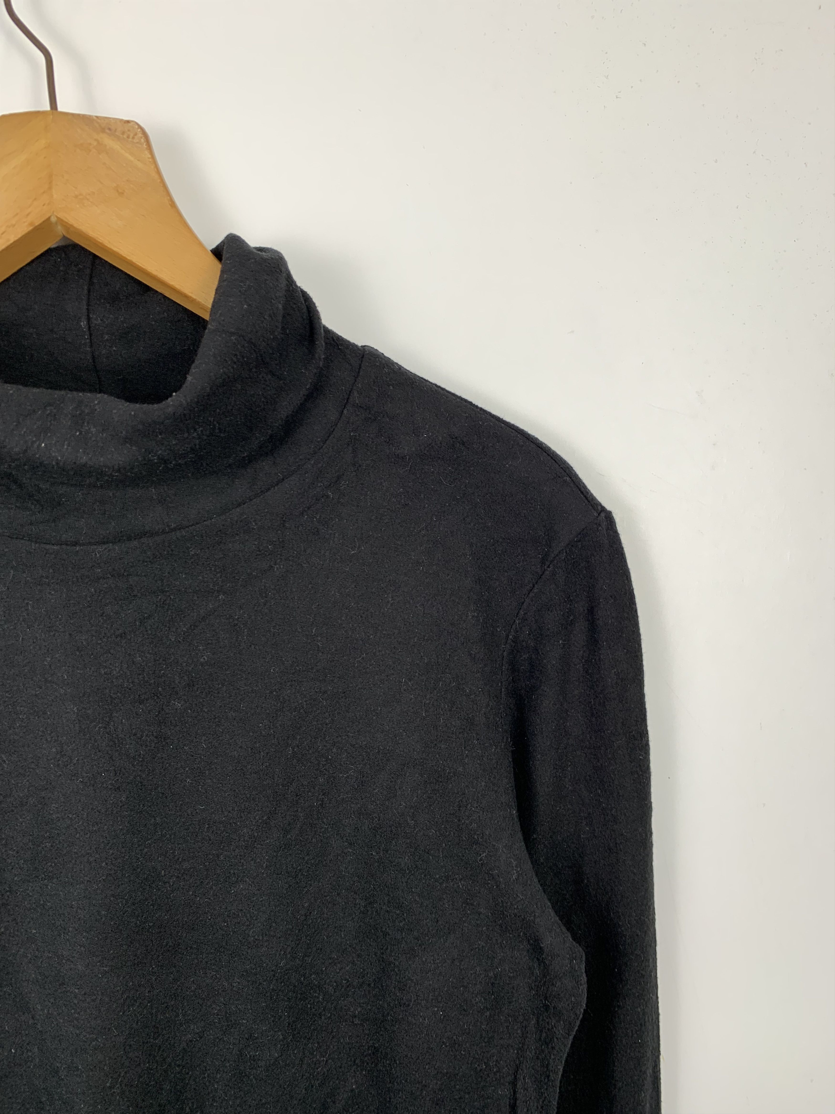 Uniqlo UNIQLO Turtle Neck Thermal Jumper J0497 Size US S / EU 44-46 / 1 - 4 Thumbnail