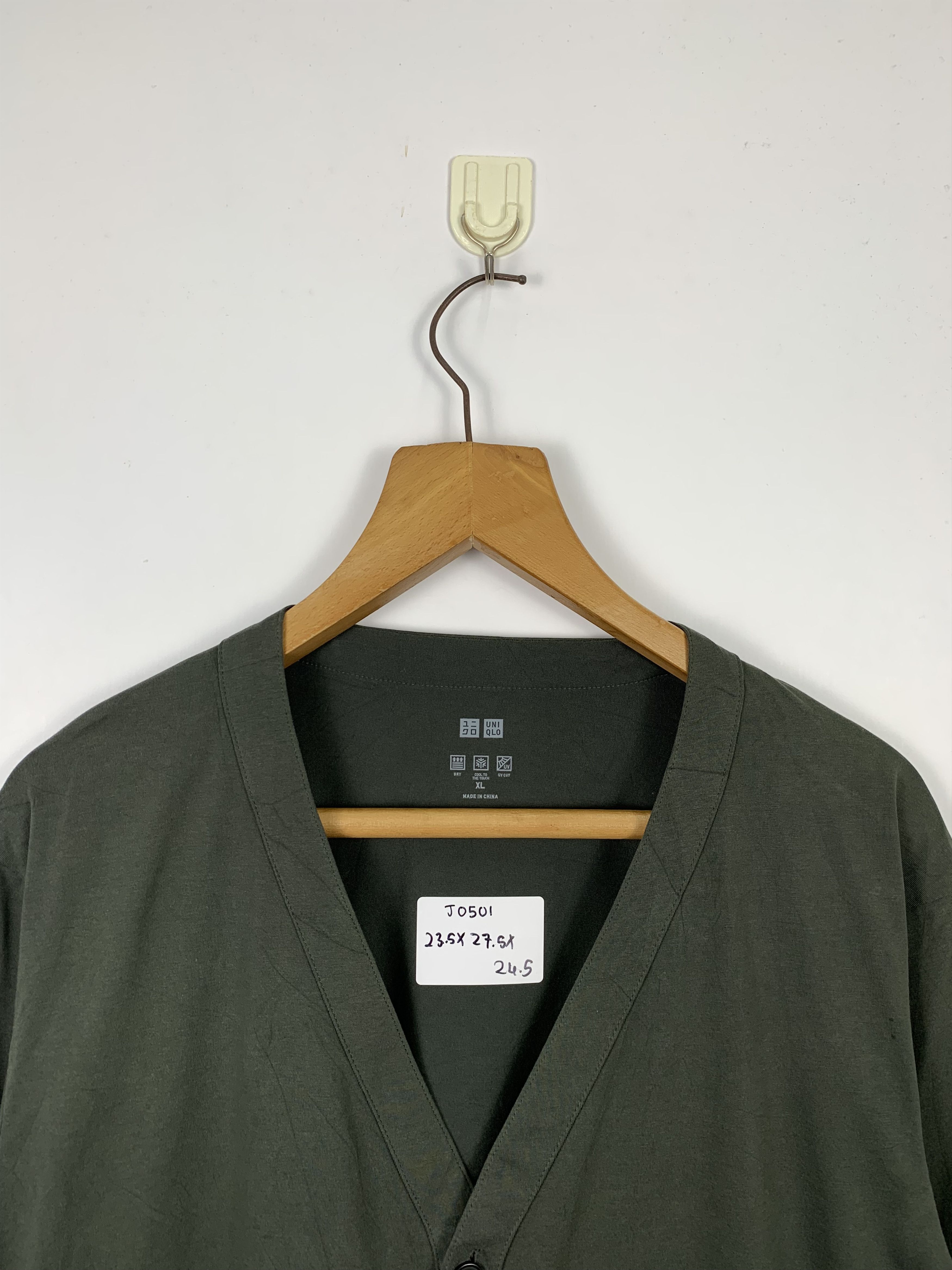 Uniqlo Vintage UNIQLO Cardigan Airism Fabric Technology J0501 Size M / US 6-8 / IT 42-44 - 2 Thumbnail