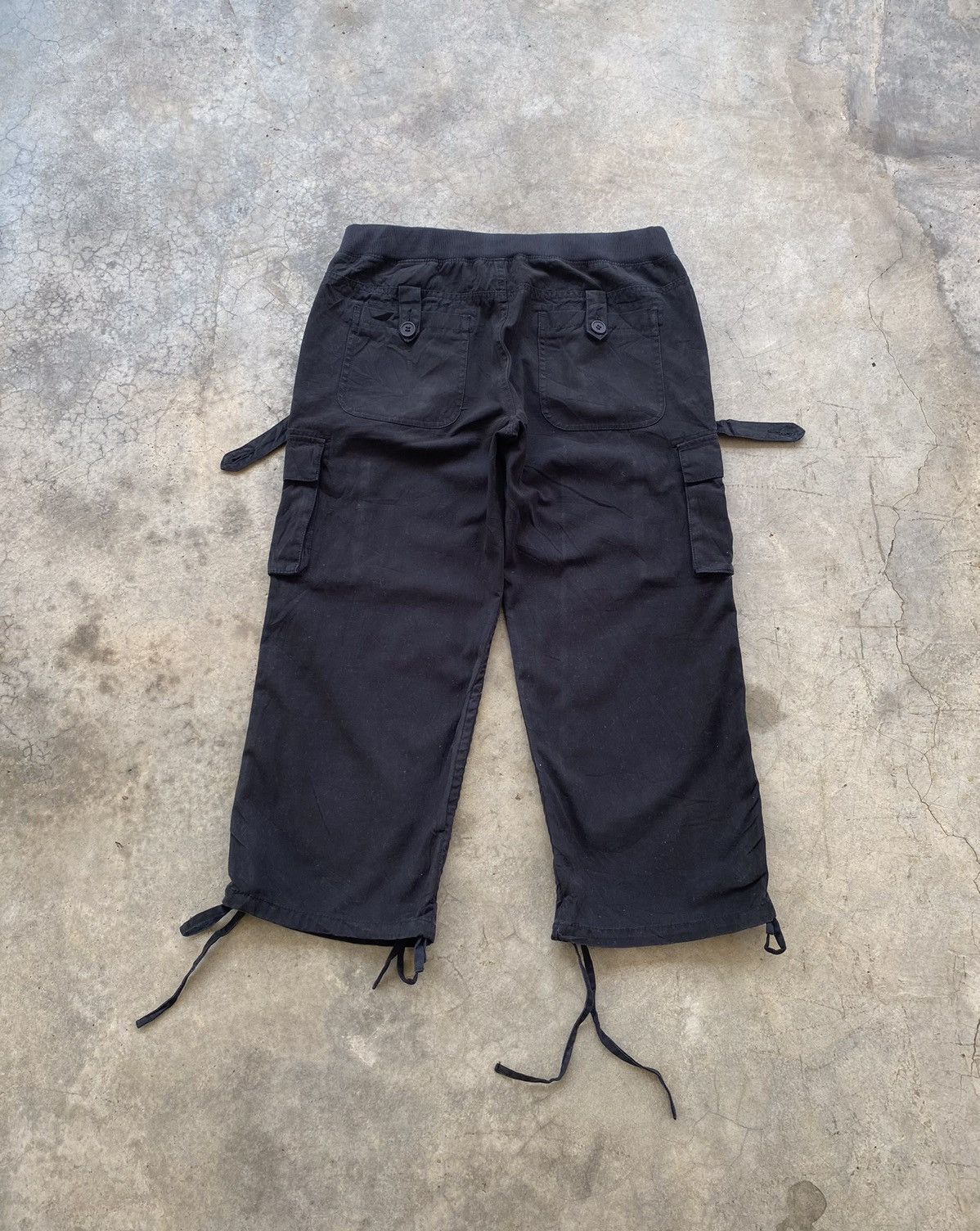 Issey Miyake VINTAGE JAPANESE BRAND MULTI POCKET BONDAGE CARGO SHORT PANT Size US 30 / EU 46 - 2 Thumbnail