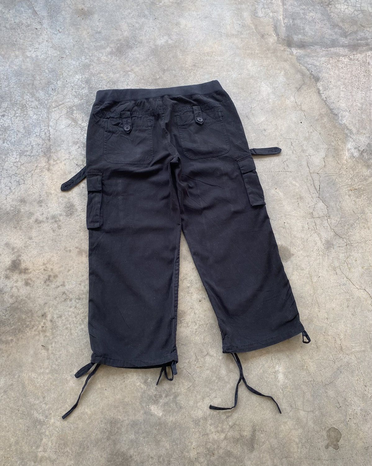 Issey Miyake VINTAGE JAPANESE BRAND MULTI POCKET BONDAGE CARGO SHORT PANT Size US 30 / EU 46 - 8 Thumbnail