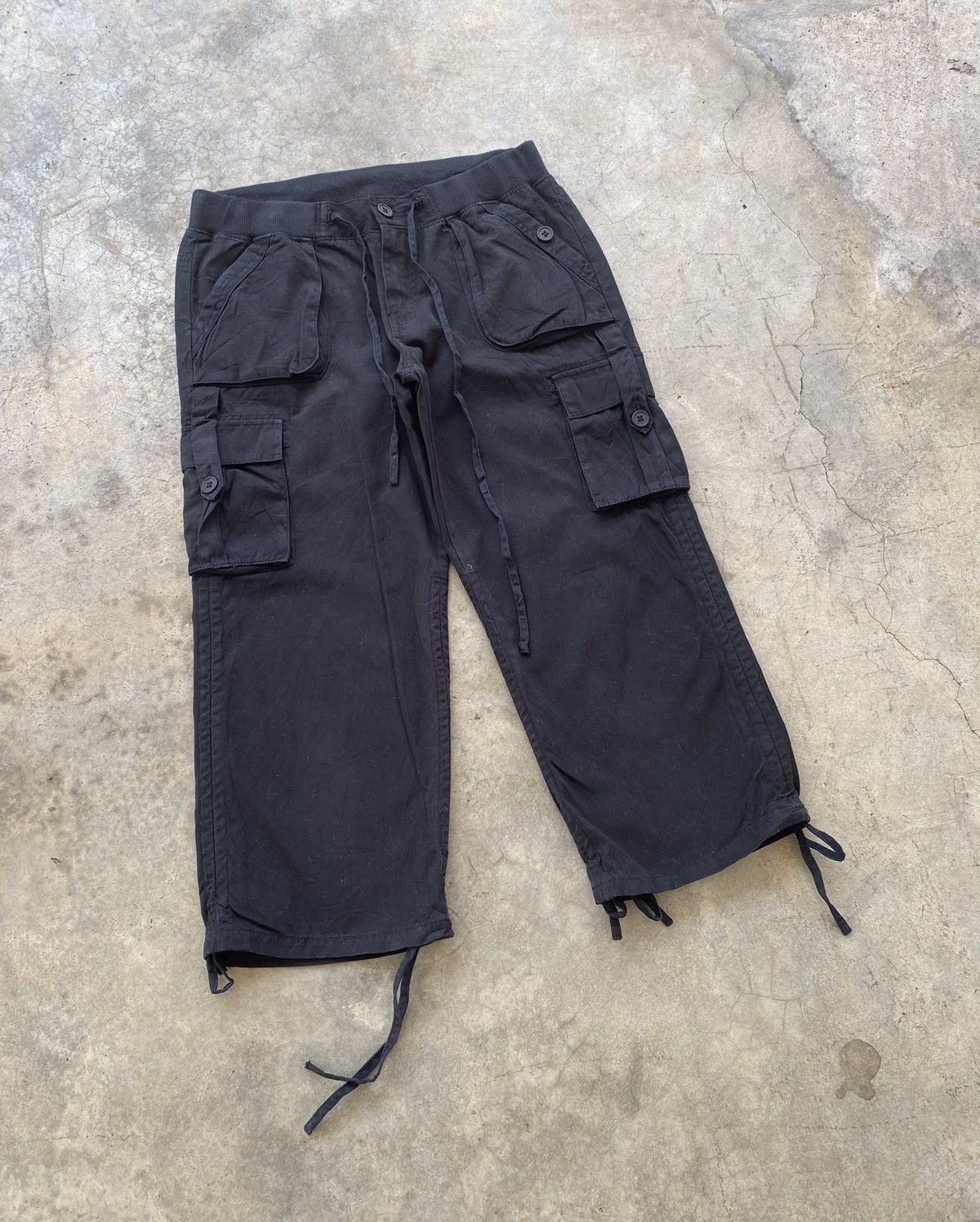 Issey Miyake VINTAGE JAPANESE BRAND MULTI POCKET BONDAGE CARGO SHORT PANT Size US 30 / EU 46 - 7 Thumbnail
