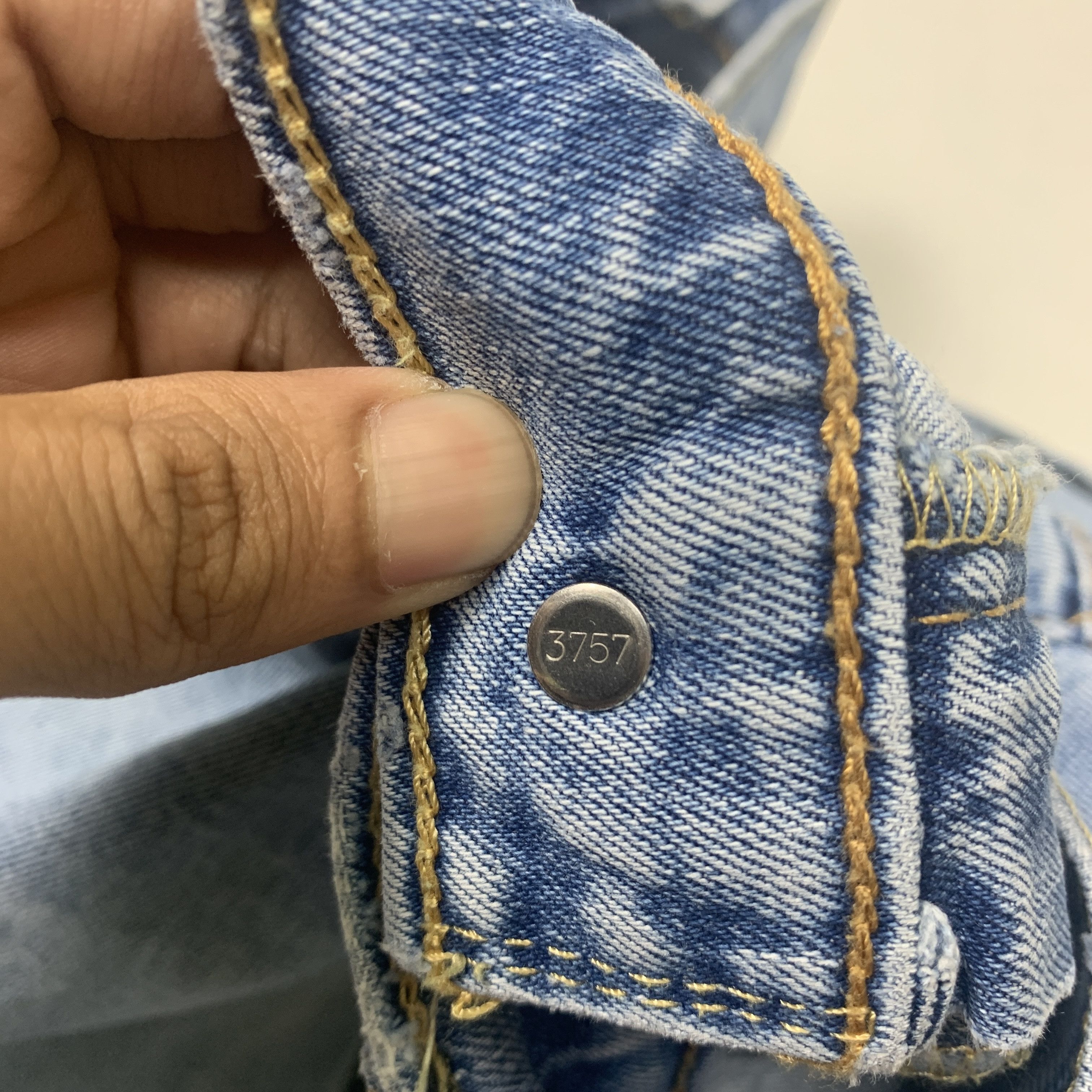 Levi's × Vintage Vintage LEVI'S 550 Faded Straight Cut Mid Wash Jeans Size US 32 / EU 48 - 7 Thumbnail