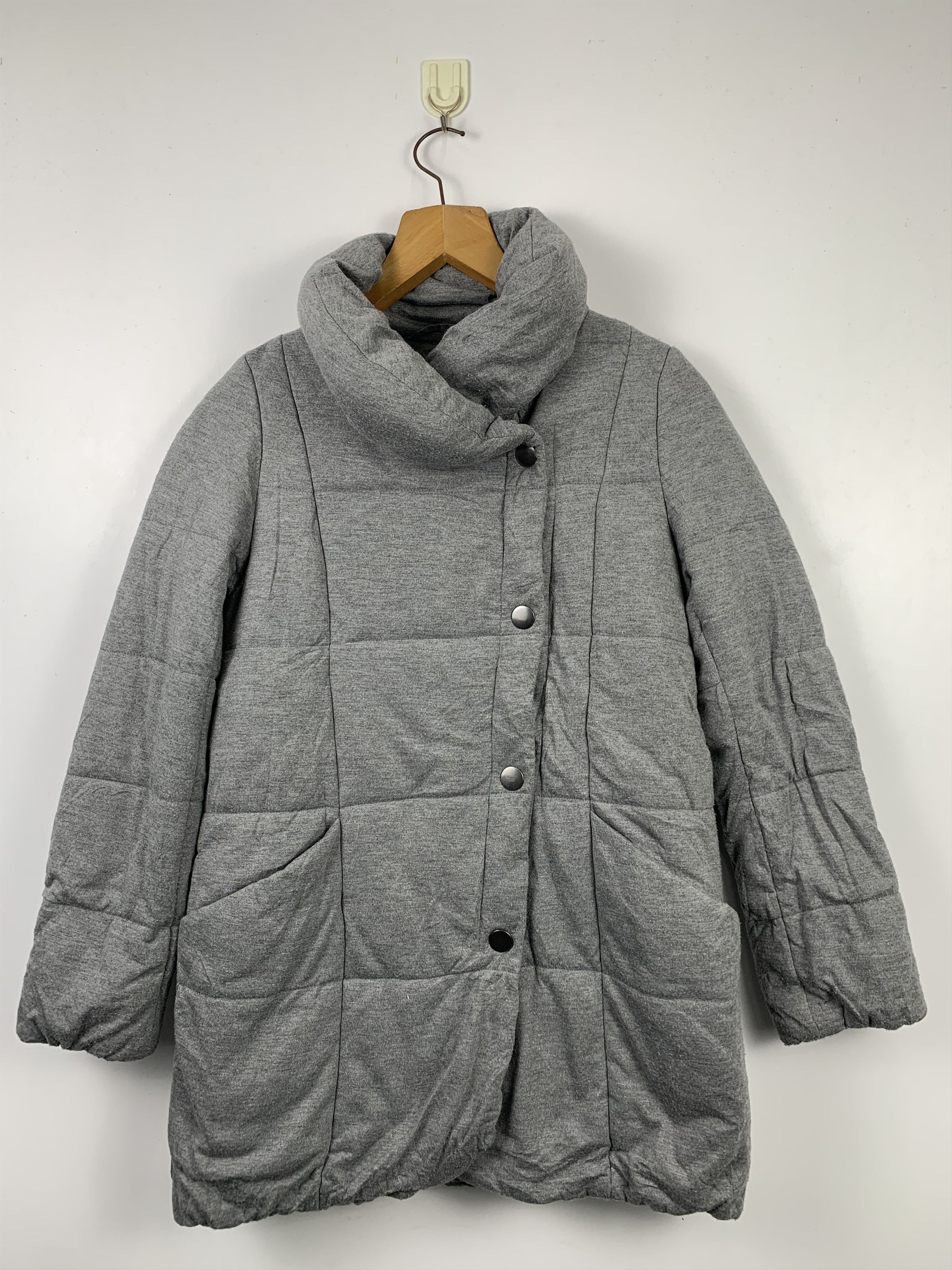 Vintage GU Japanese Brand Puffer Button Jacket J0449