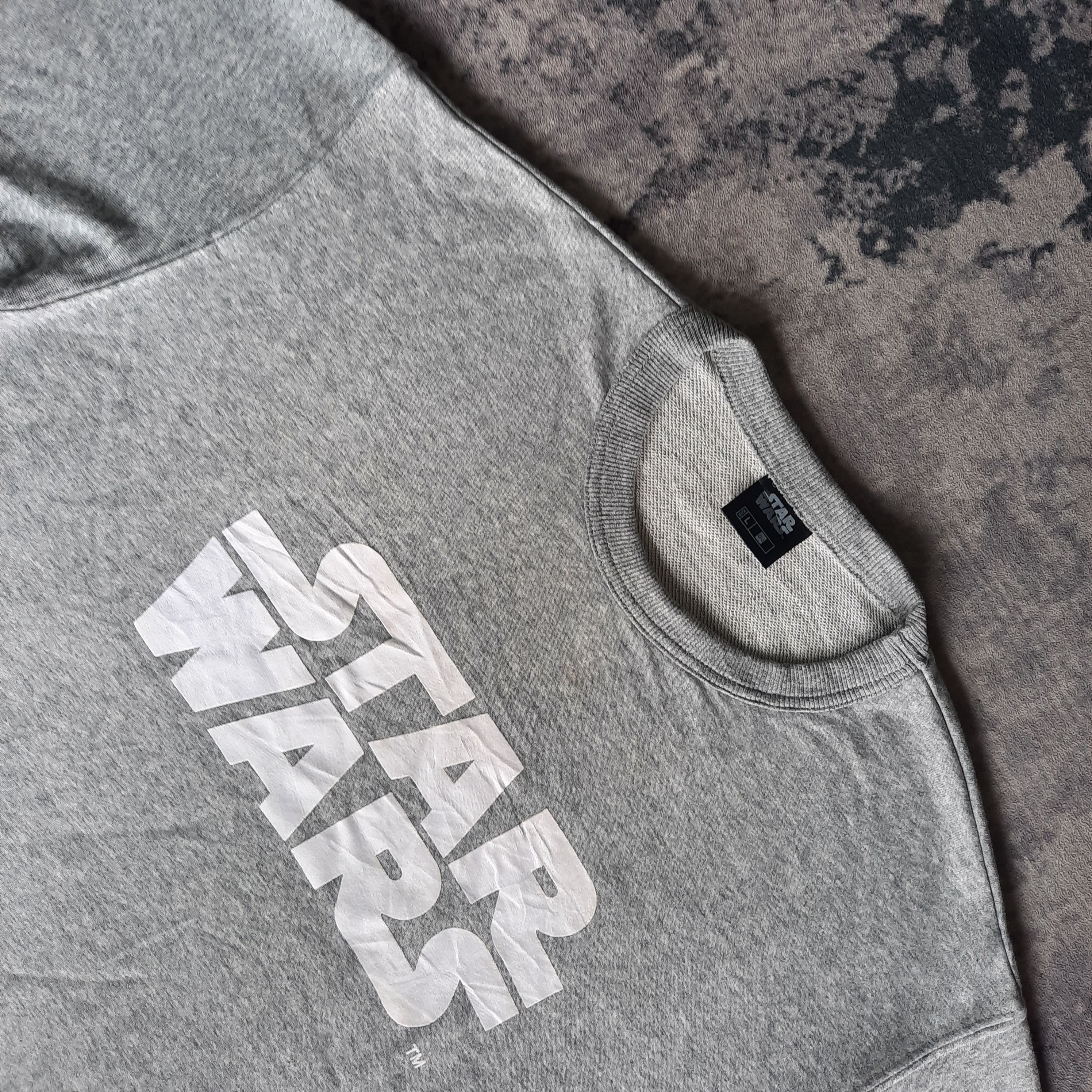 Japanese Brand 🔥Gu global x star wars short sleeve sweatshirt Size US L / EU 52-54 / 3 - 2 Thumbnail