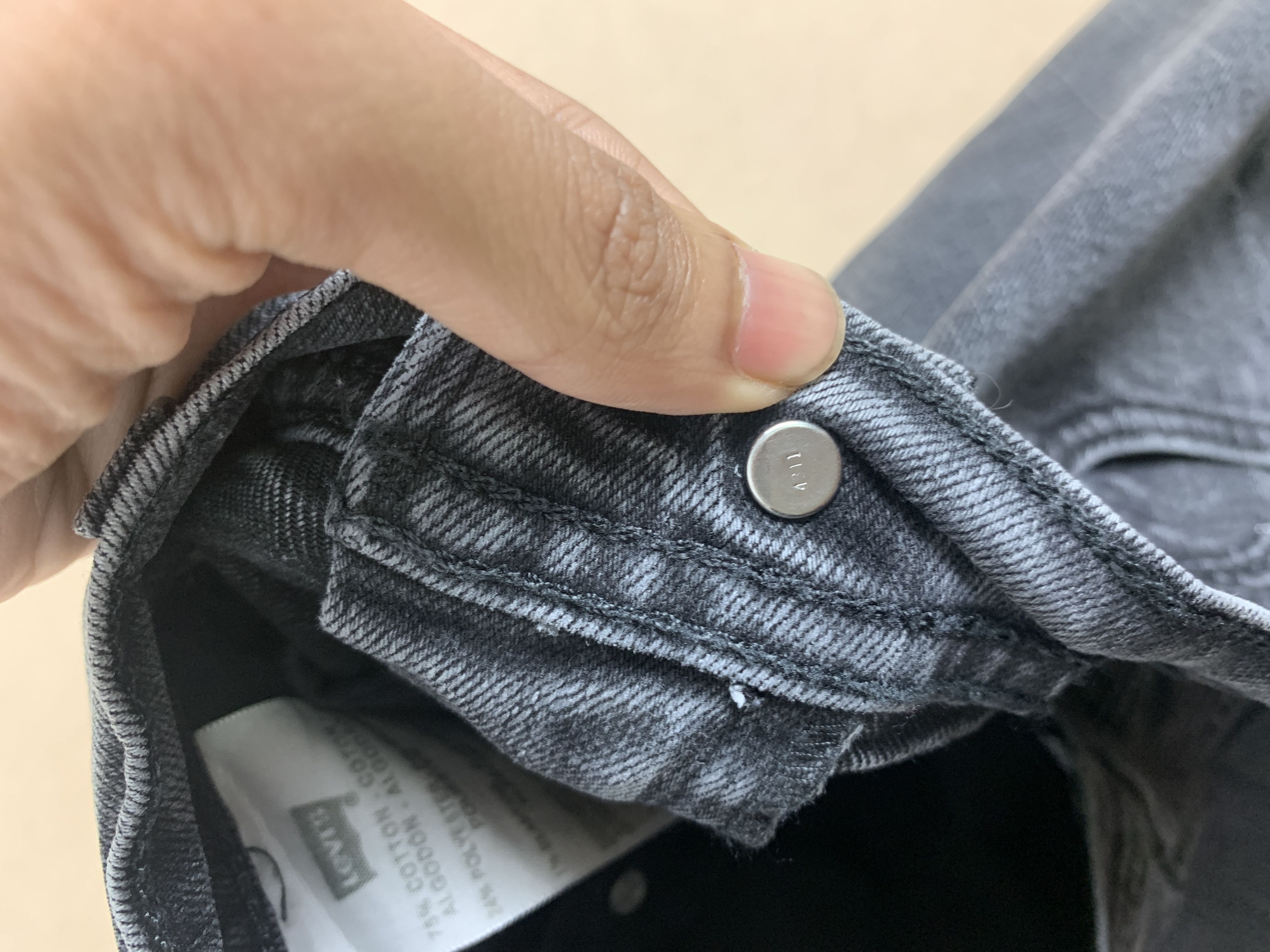 Levi's Vintage Levi's 505 Women Black Tab Faded Black Jeans Size 32" / US 10 / IT 46 - 13 Thumbnail