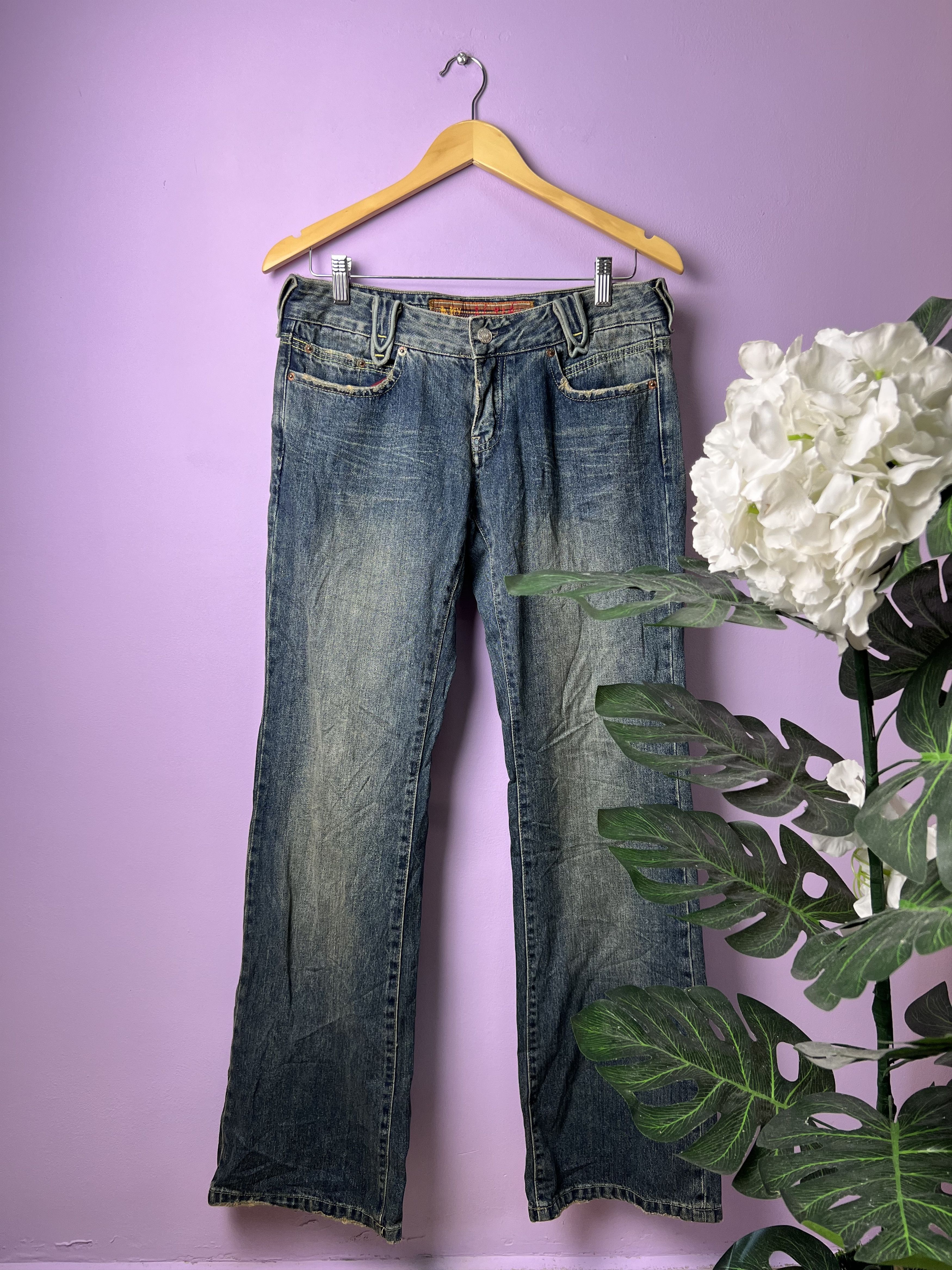image of Italian Designers Vintage Notify Distressed Denim in Blue, Women's (Size 31)
