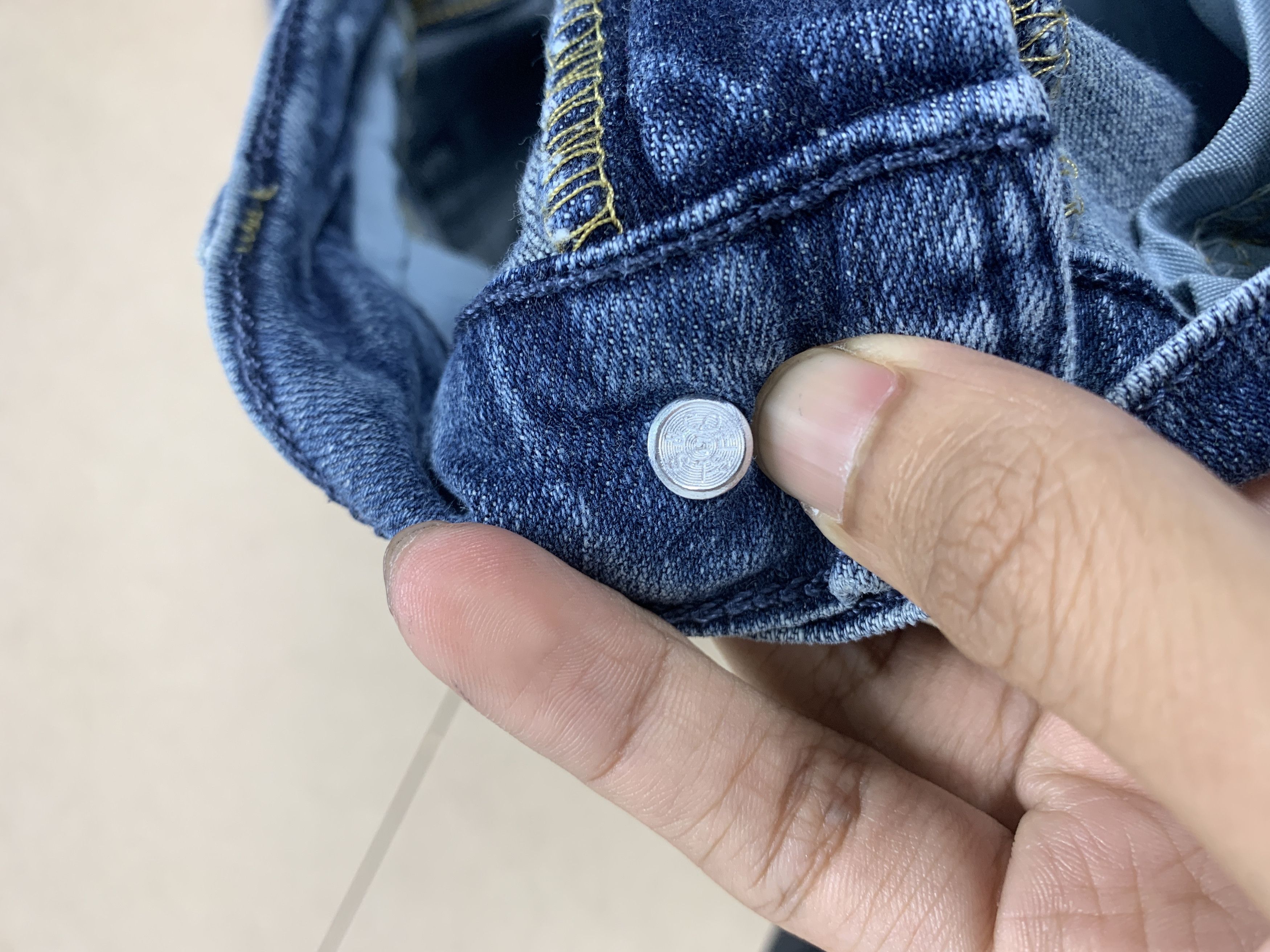 Levi's Vintage Levi's 504 Women Tilted Faded Mid Wash Blue Jeans Size 27" / US 4 / IT 40 - 14 Thumbnail