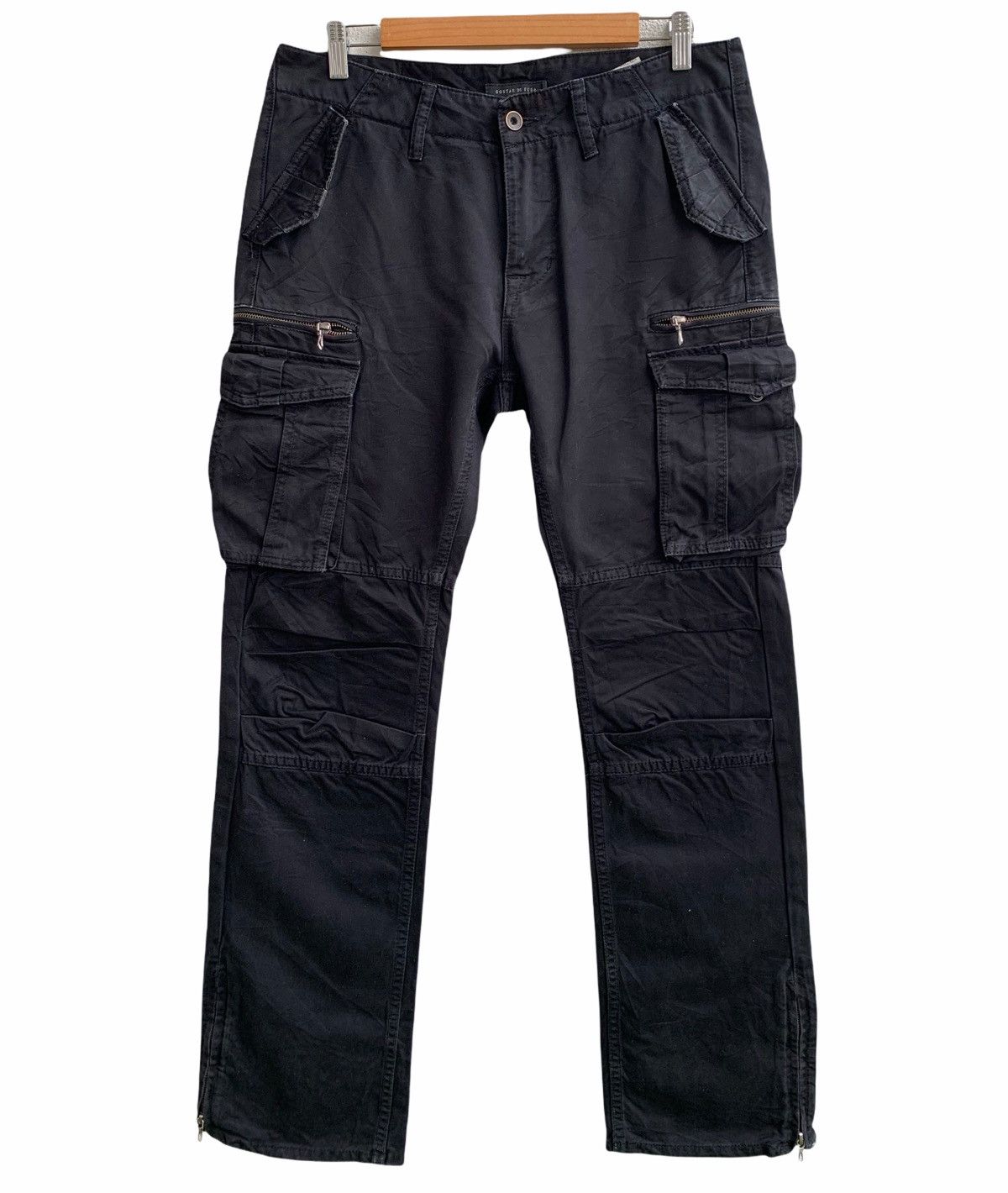 Image of Gostar De Fuga Multiple Pocket Cargo Pants in Black, Men's (Size 33)