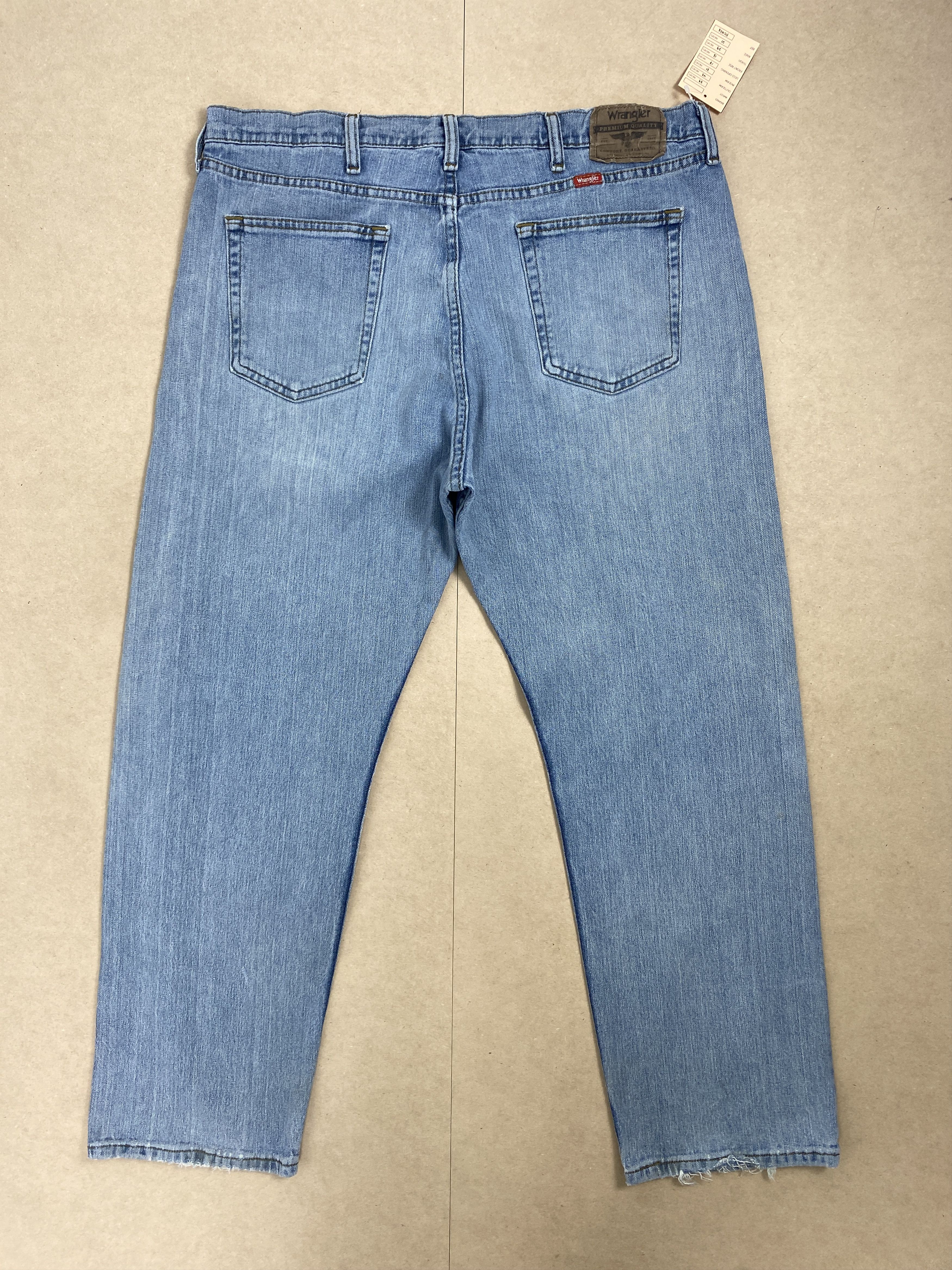 Vintage Vintage Wrangler Straight Cut Distressed Light Wash Jeans Size US 39 - 7 Thumbnail