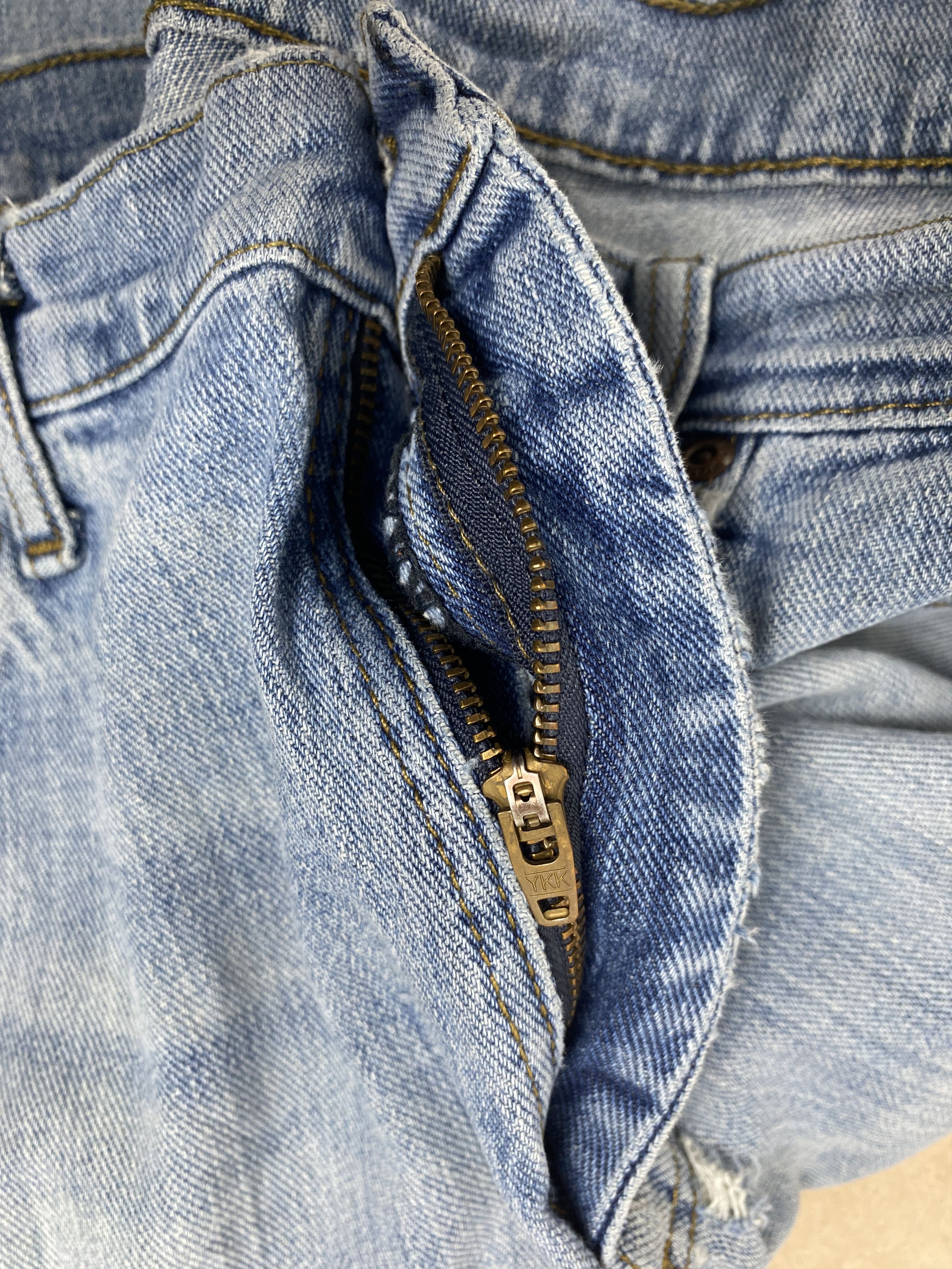 Vintage Vintage Wrangler Straight Cut Distressed Light Wash Jeans Size US 39 - 15 Thumbnail