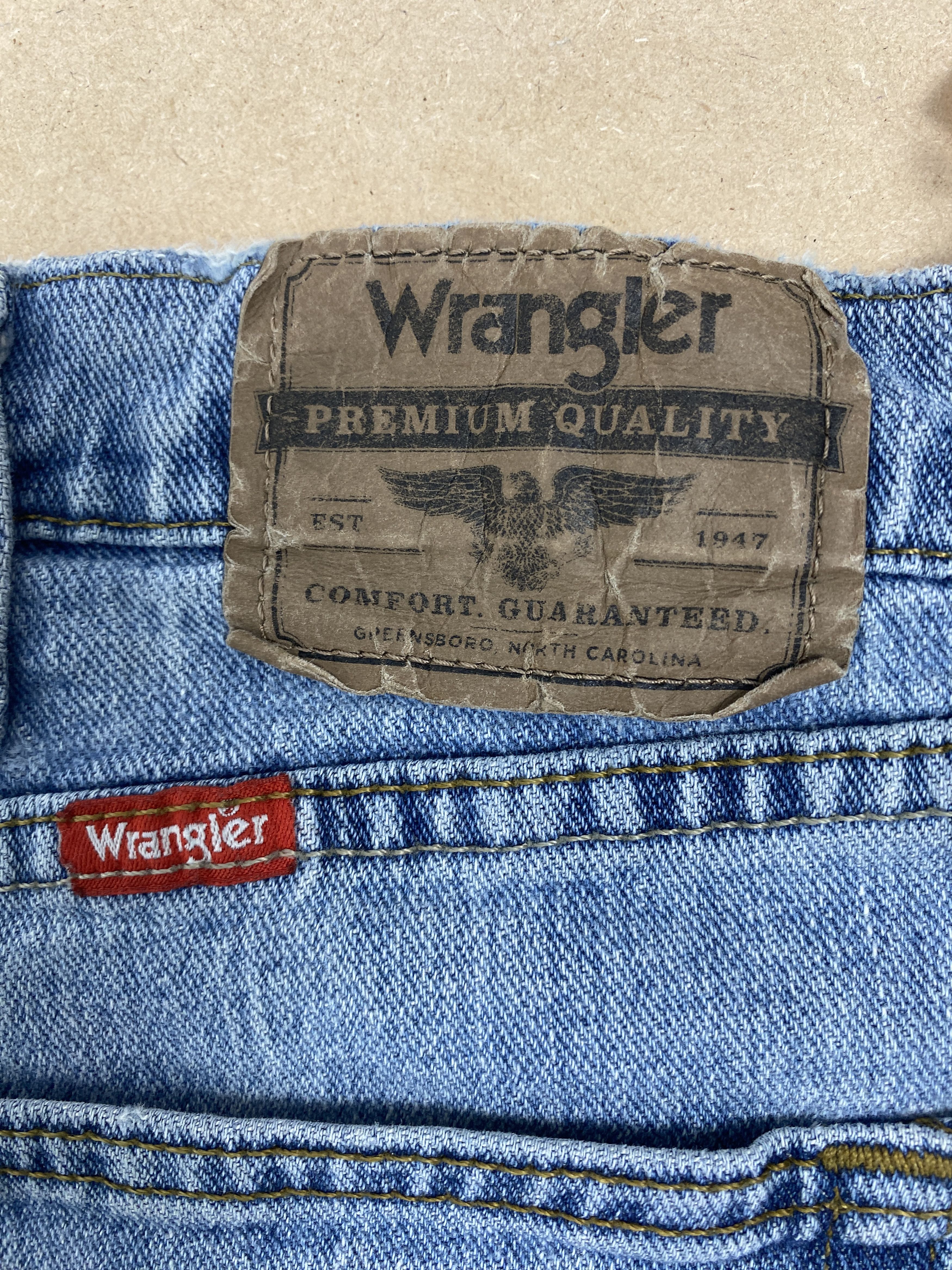 Vintage Vintage Wrangler Straight Cut Distressed Light Wash Jeans Size US 39 - 9 Thumbnail