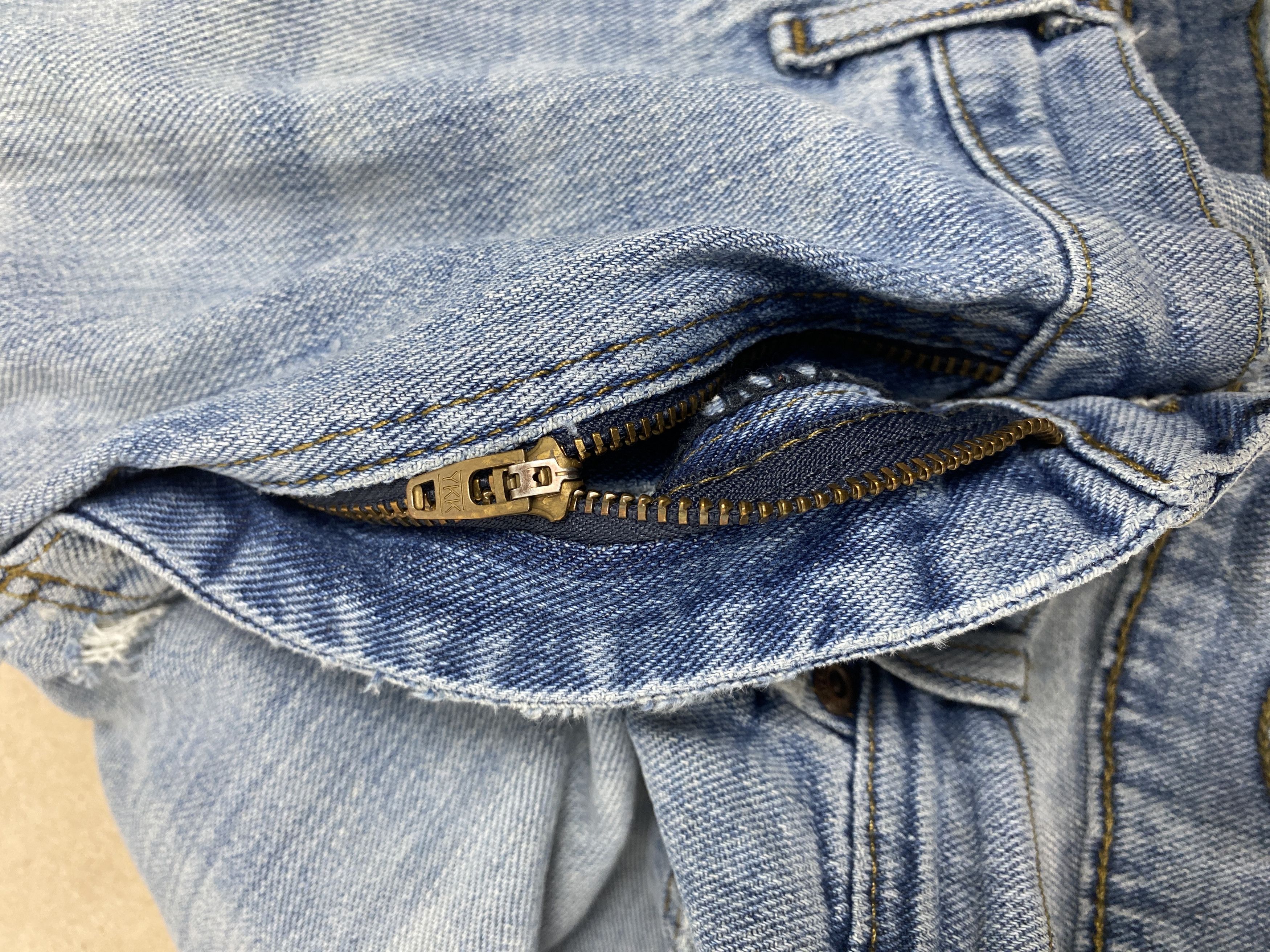 Vintage Vintage Wrangler Straight Cut Distressed Light Wash Jeans Size US 39 - 14 Thumbnail