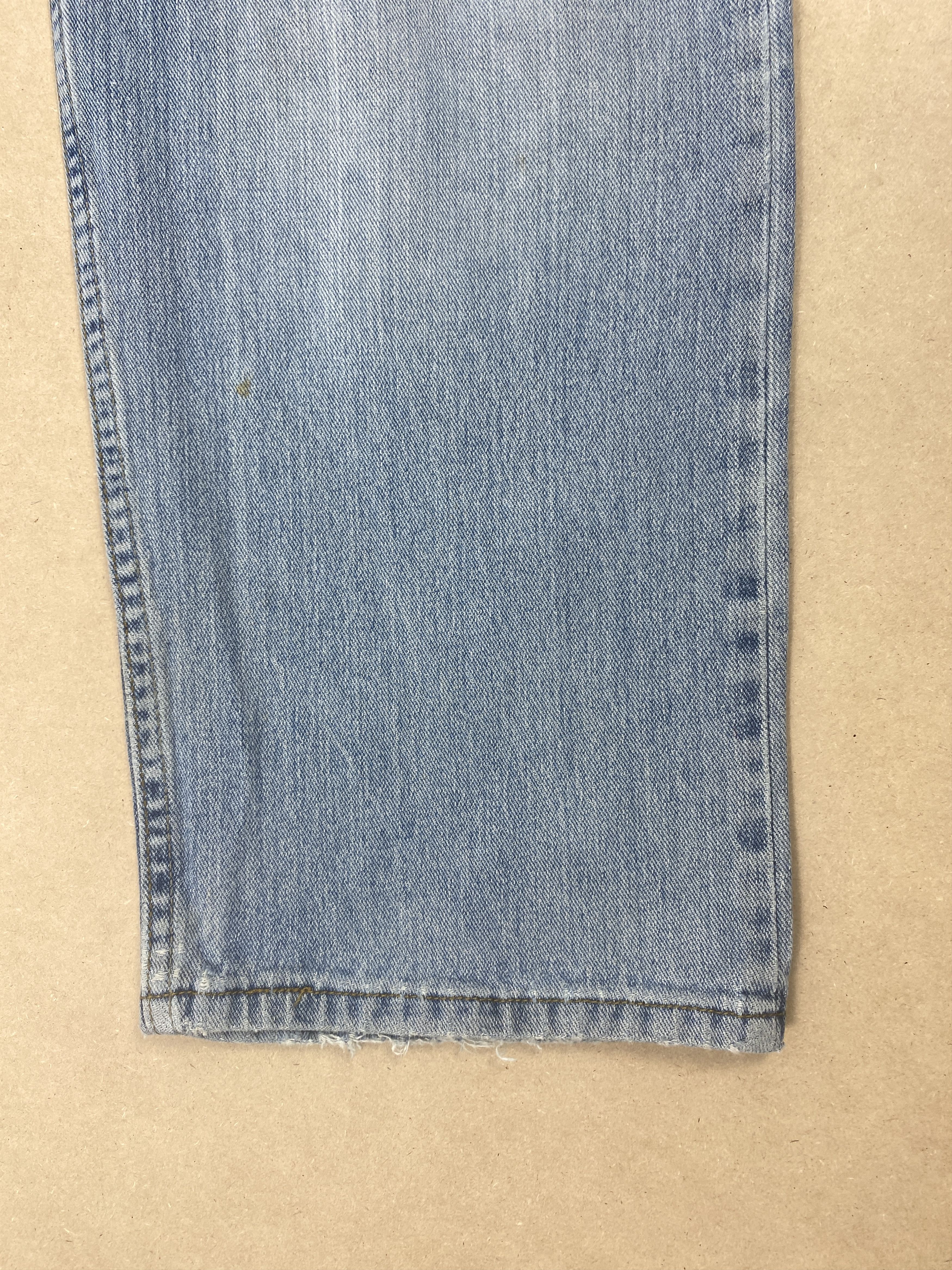 Vintage Vintage Wrangler Straight Cut Distressed Light Wash Jeans Size US 39 - 5 Thumbnail