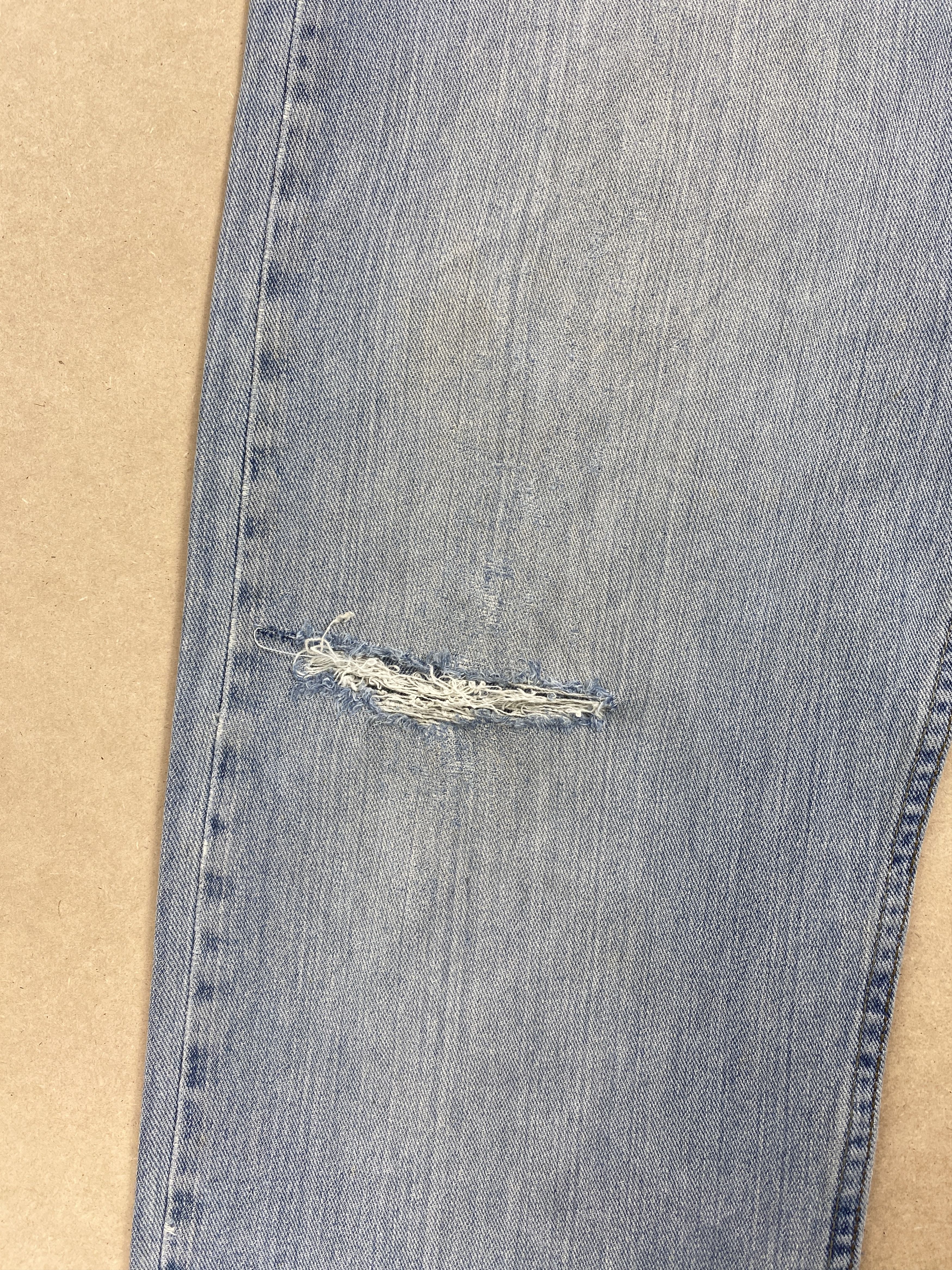 Vintage Vintage Wrangler Straight Cut Distressed Light Wash Jeans Size US 39 - 3 Thumbnail