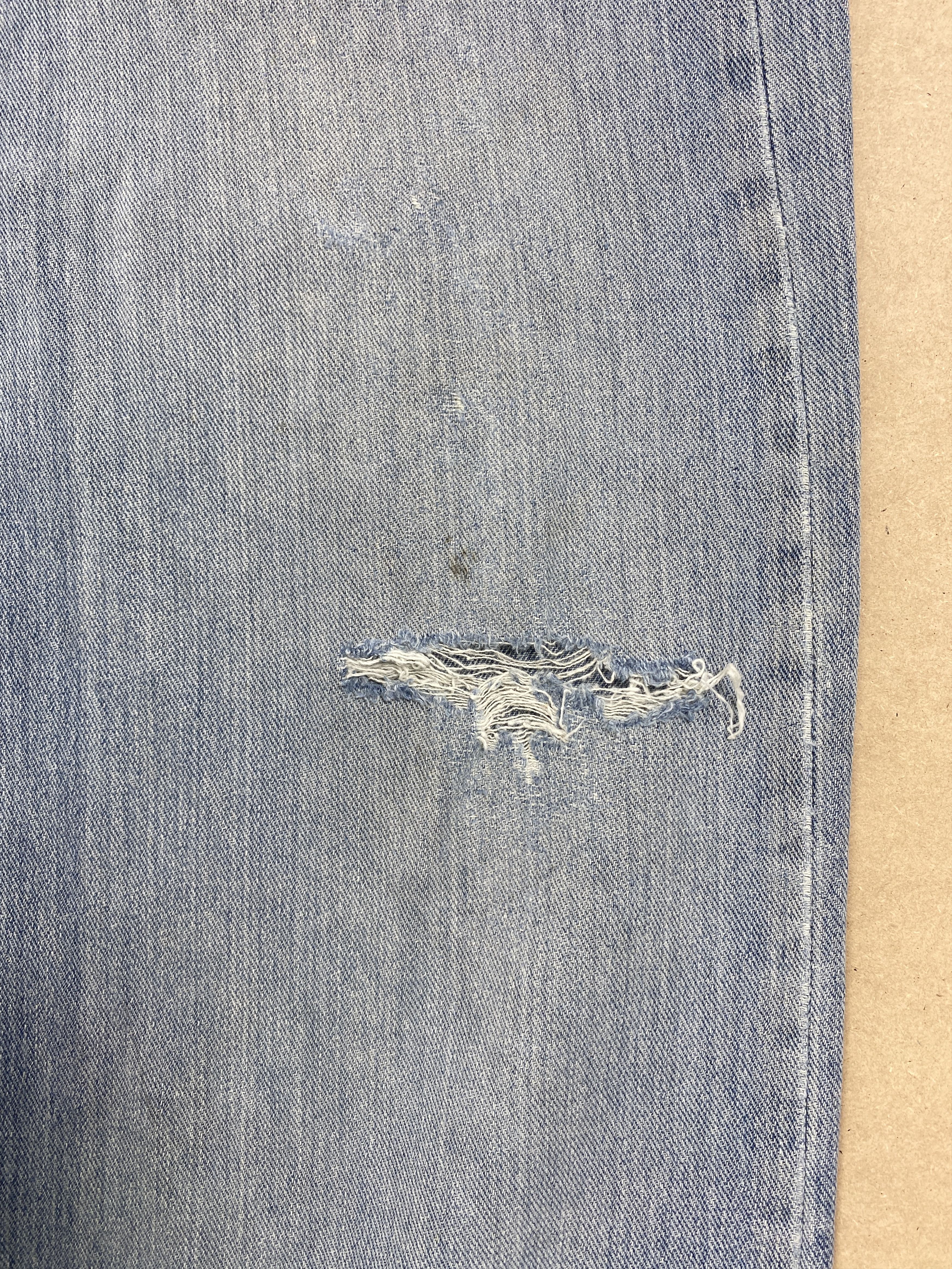 Vintage Vintage Wrangler Straight Cut Distressed Light Wash Jeans Size US 39 - 4 Thumbnail