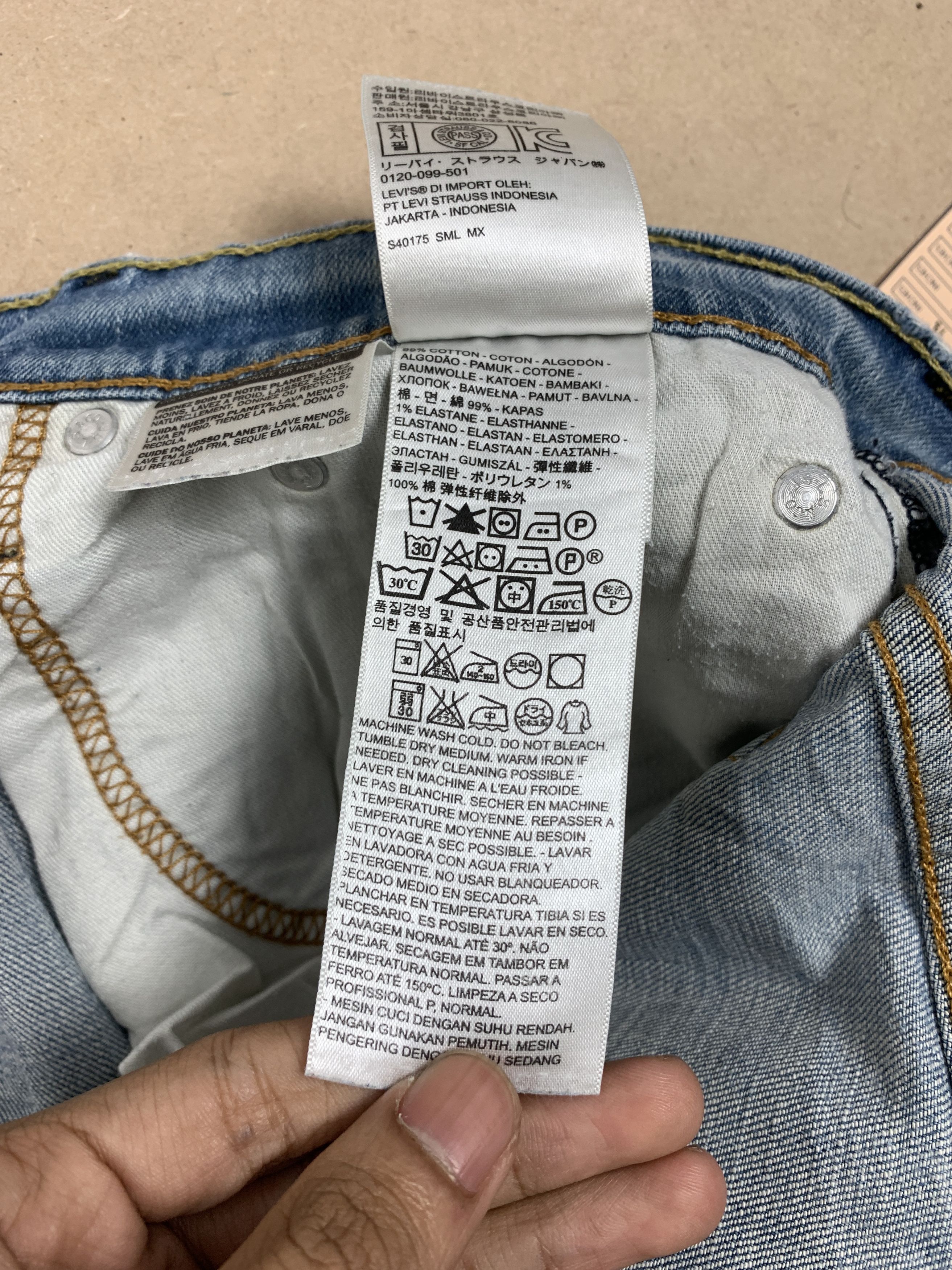 Levi's Vintage Levis 569 Straight Cut Faded Mid Wash Jeans Size US 42 / EU 58 - 14 Thumbnail