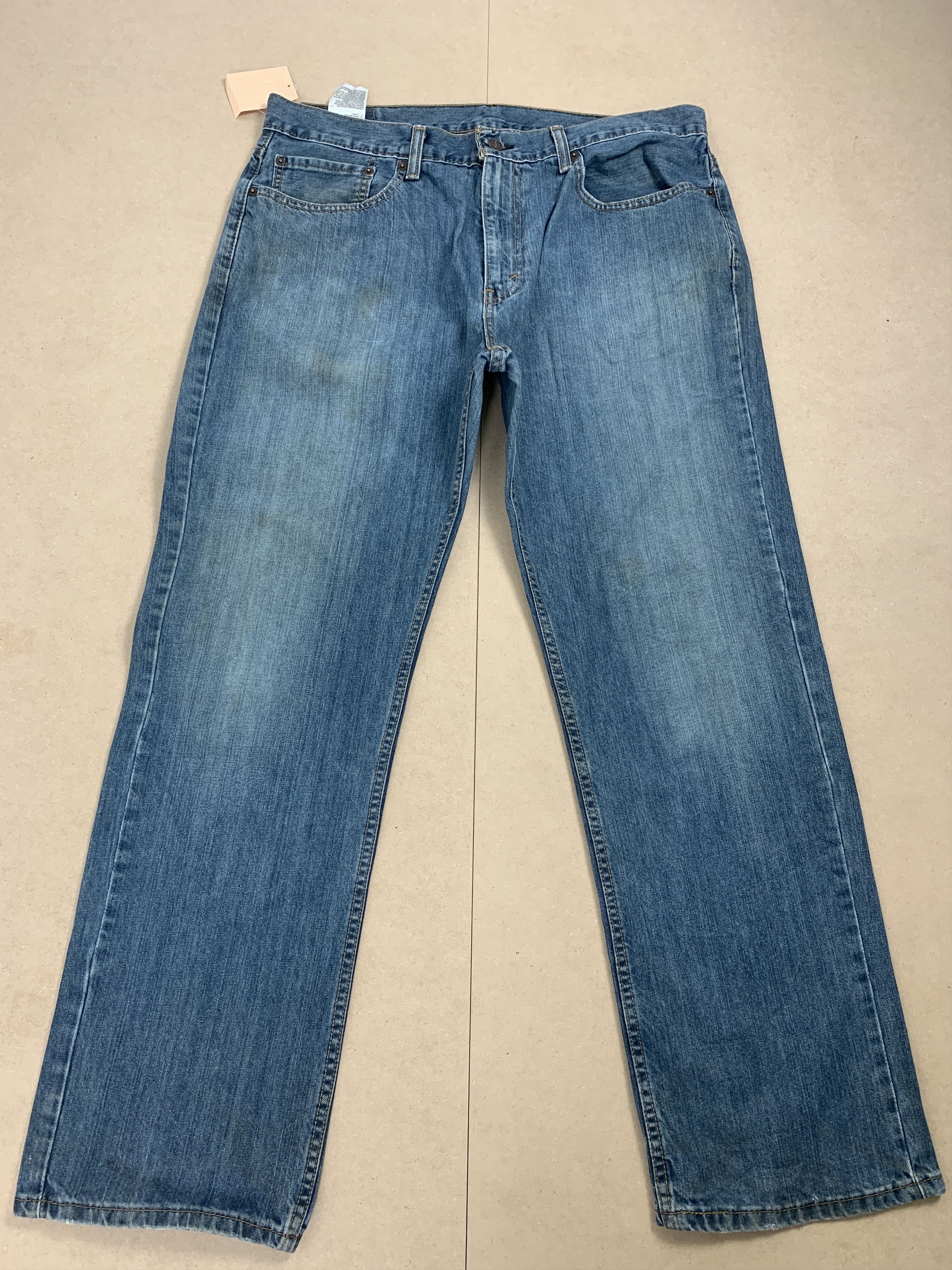 Levi's VIntage Levi's 559 Straight Cut Faded Mid Wash Jeans Size US 37 - 1 Thumbnail