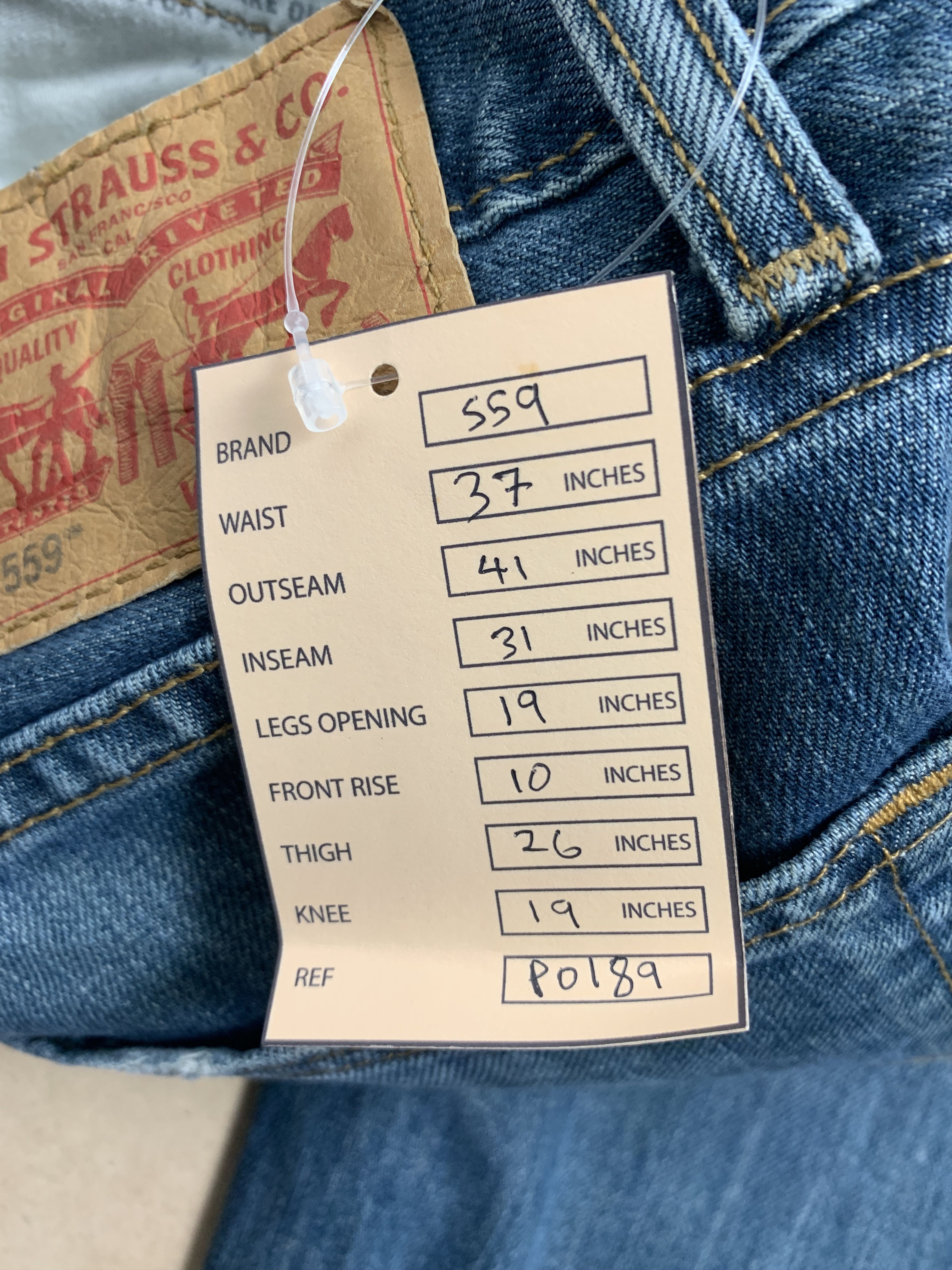 Levi's VIntage Levi's 559 Straight Cut Faded Mid Wash Jeans Size US 37 - 20 Thumbnail