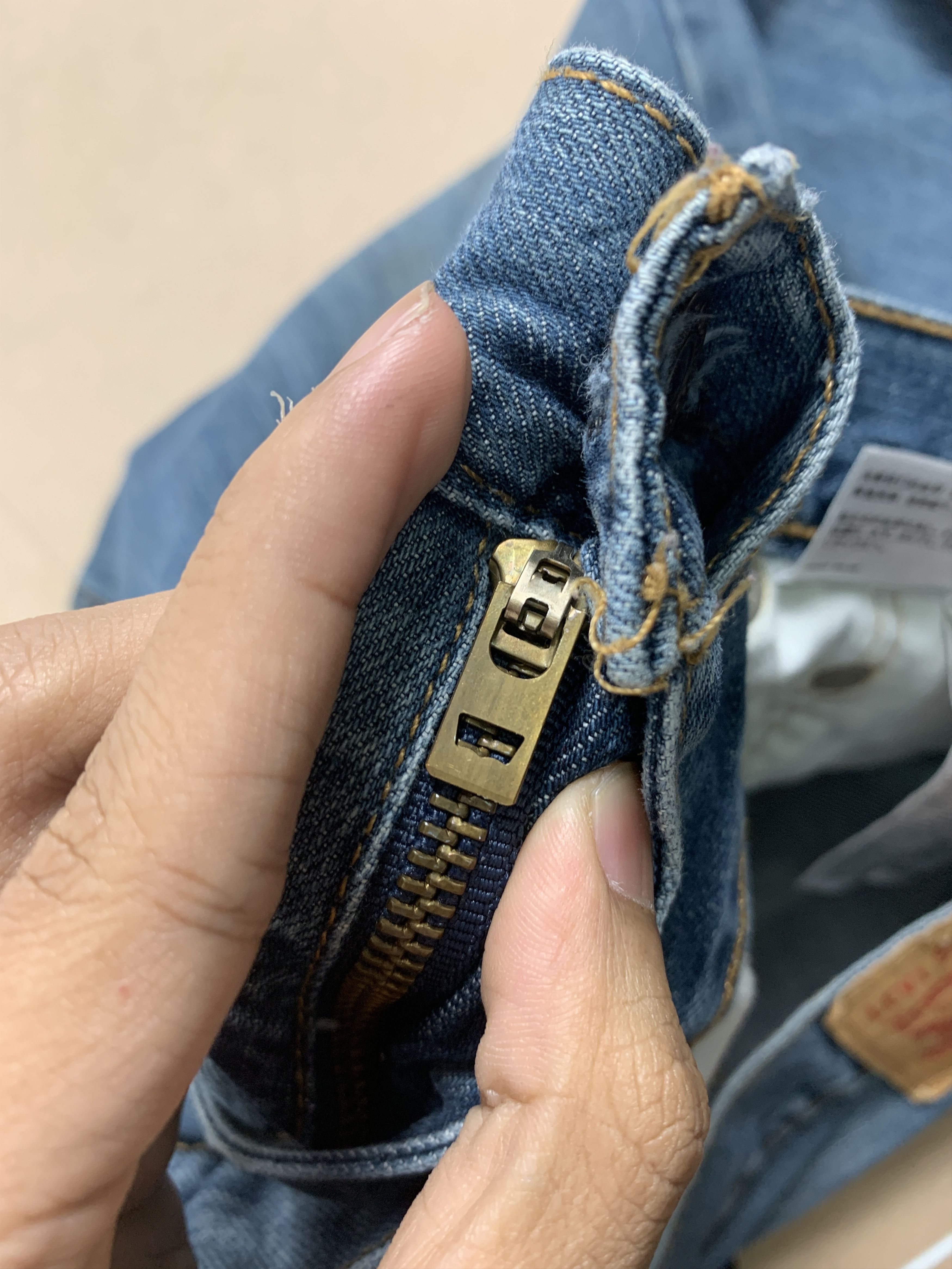Levi's VIntage Levi's 559 Straight Cut Faded Mid Wash Jeans Size US 37 - 19 Thumbnail