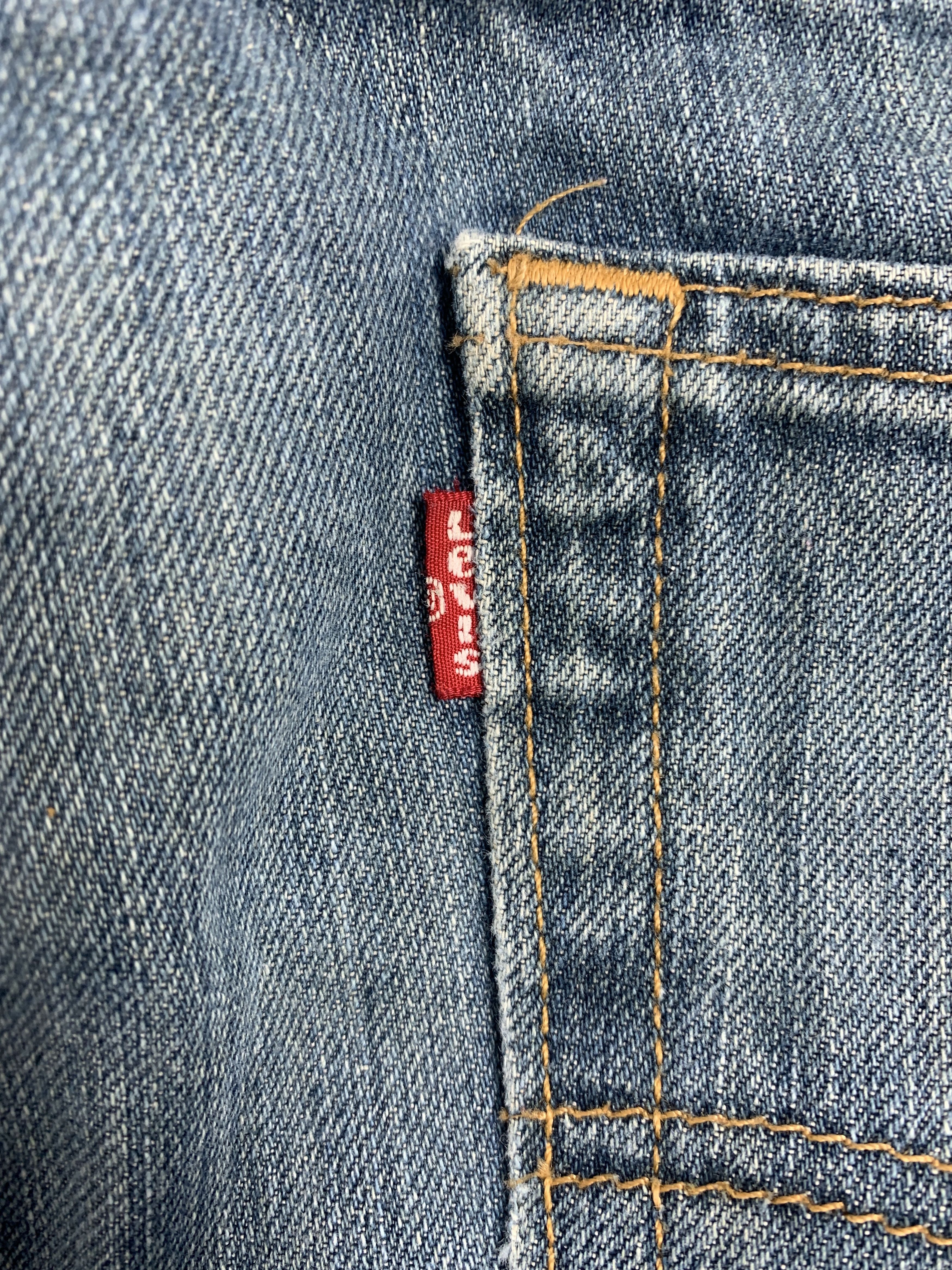 Levi's VIntage Levi's 559 Straight Cut Faded Mid Wash Jeans Size US 37 - 8 Thumbnail