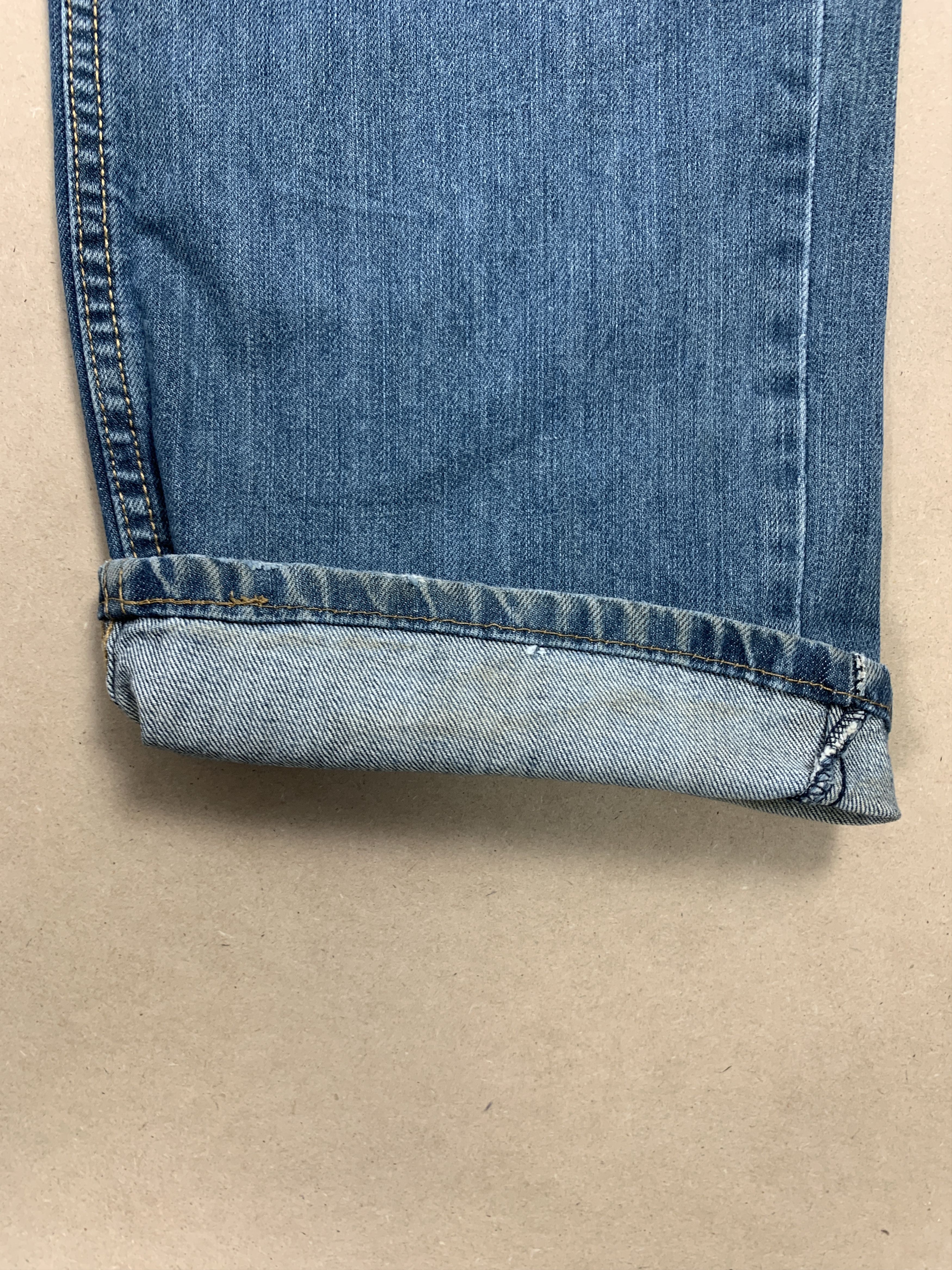 Levi's VIntage Levi's 559 Straight Cut Faded Mid Wash Jeans Size US 37 - 4 Thumbnail