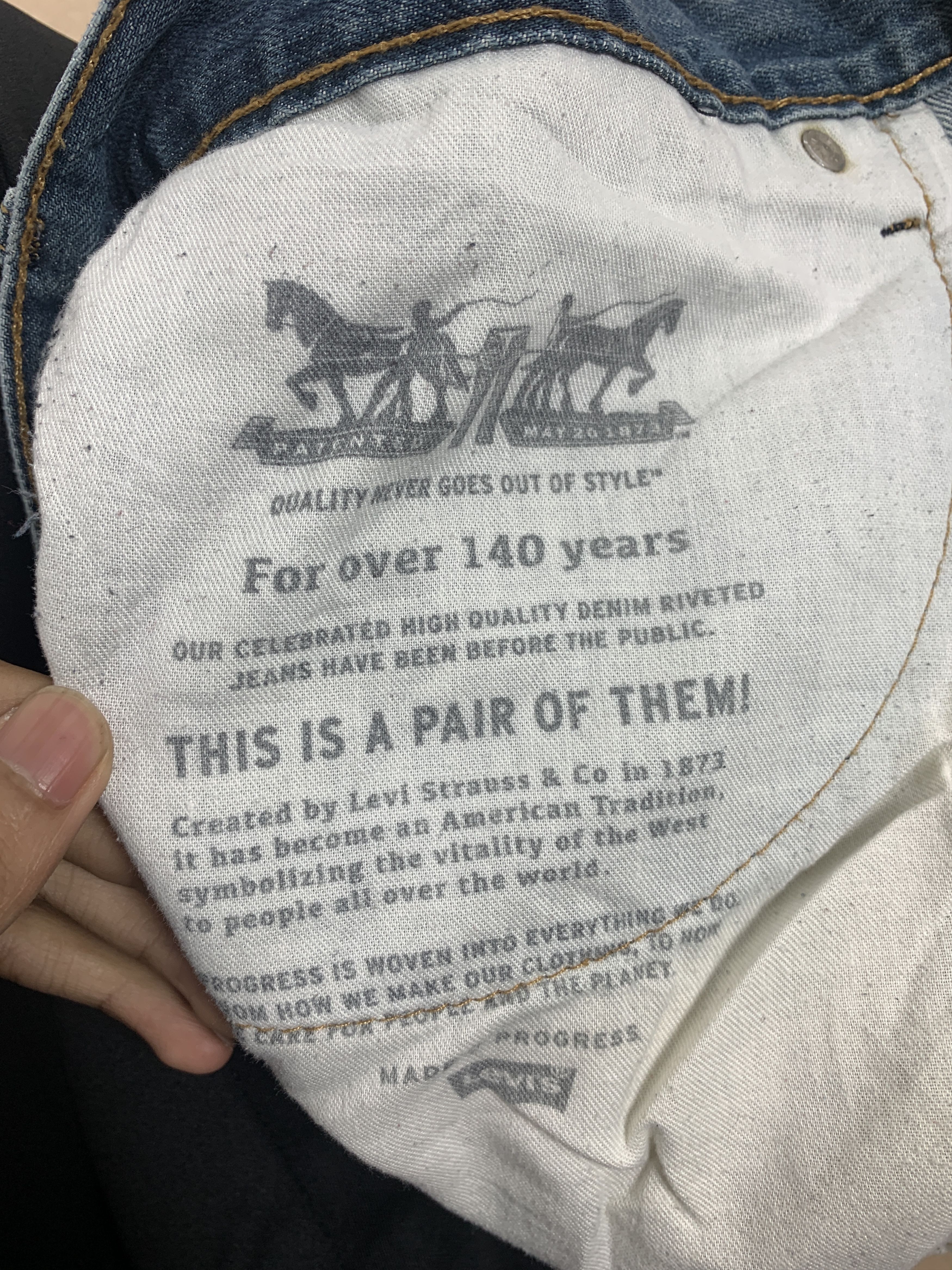 Levi's VIntage Levi's 559 Straight Cut Faded Mid Wash Jeans Size US 37 - 9 Thumbnail