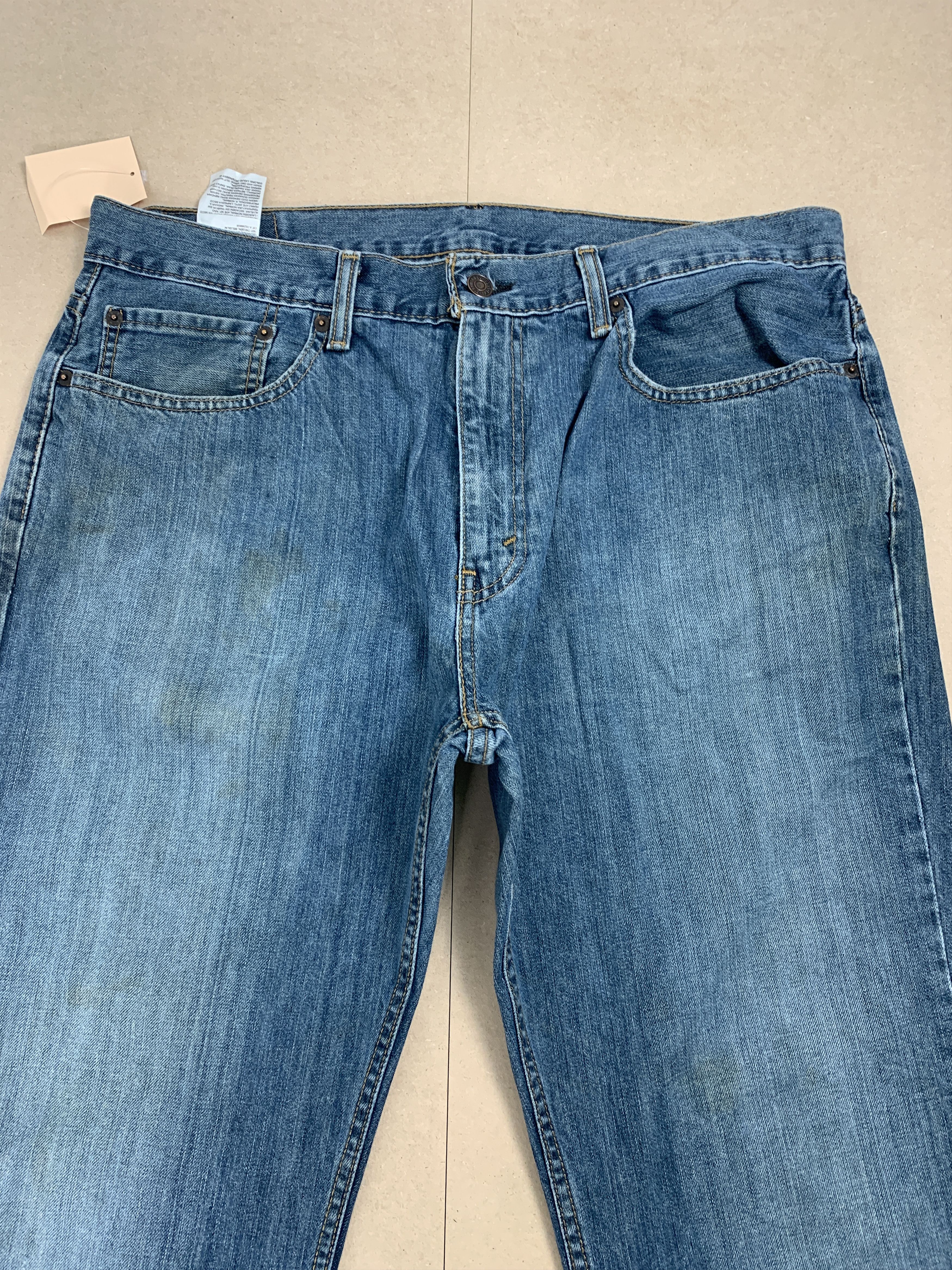 Levi's VIntage Levi's 559 Straight Cut Faded Mid Wash Jeans Size US 37 - 2 Thumbnail