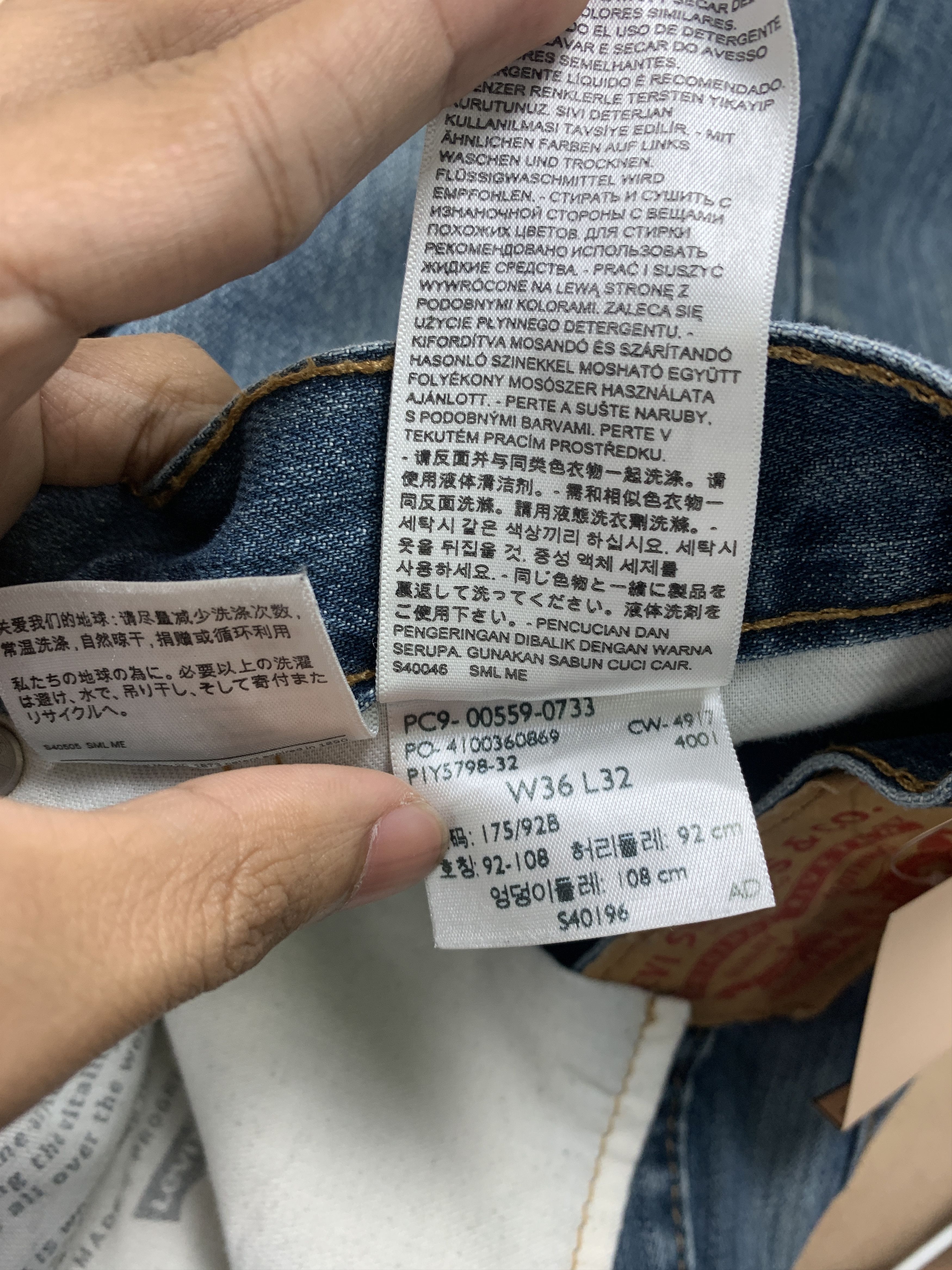 Levi's VIntage Levi's 559 Straight Cut Faded Mid Wash Jeans Size US 37 - 16 Thumbnail