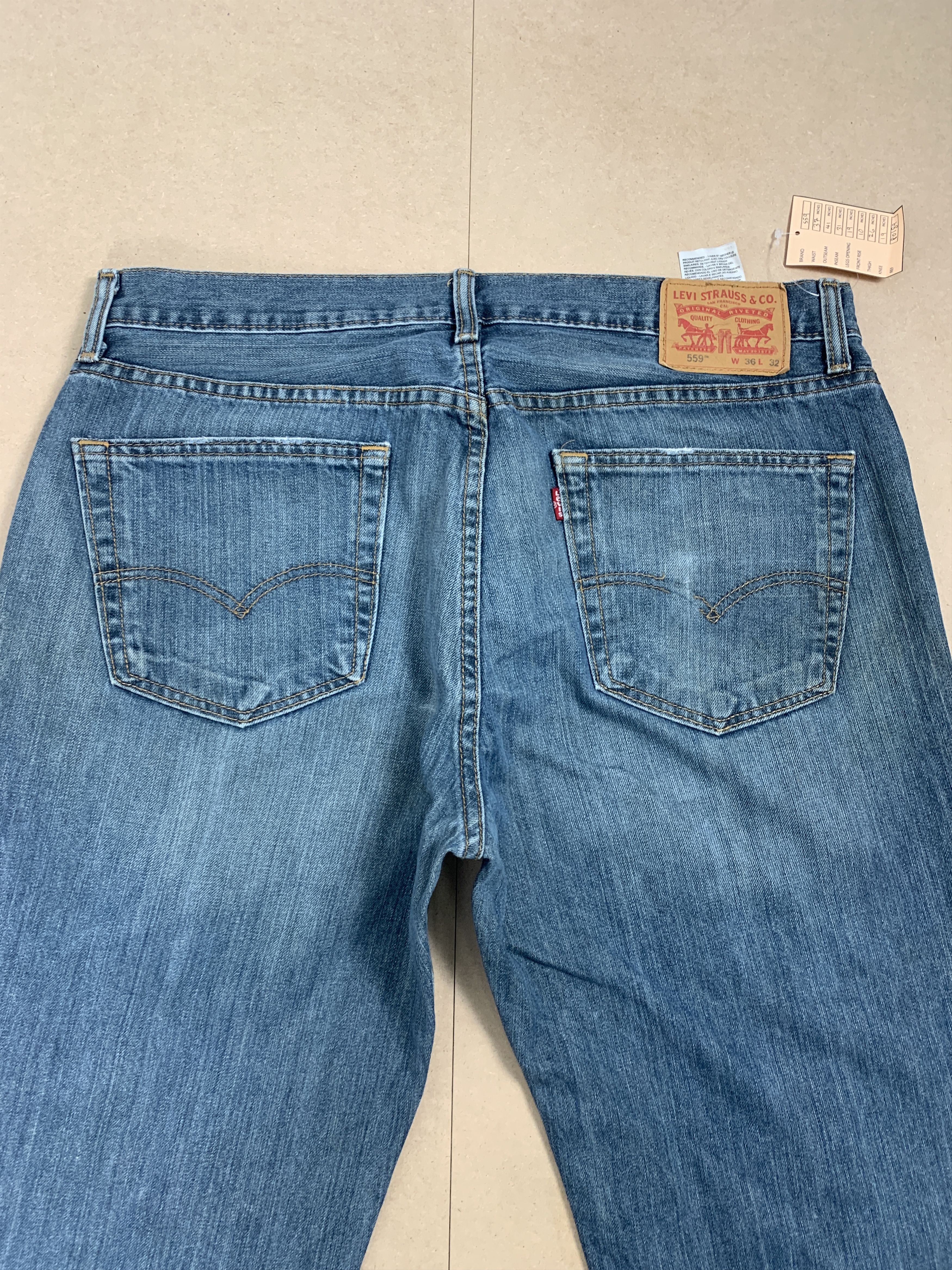Levi's VIntage Levi's 559 Straight Cut Faded Mid Wash Jeans Size US 37 - 6 Thumbnail
