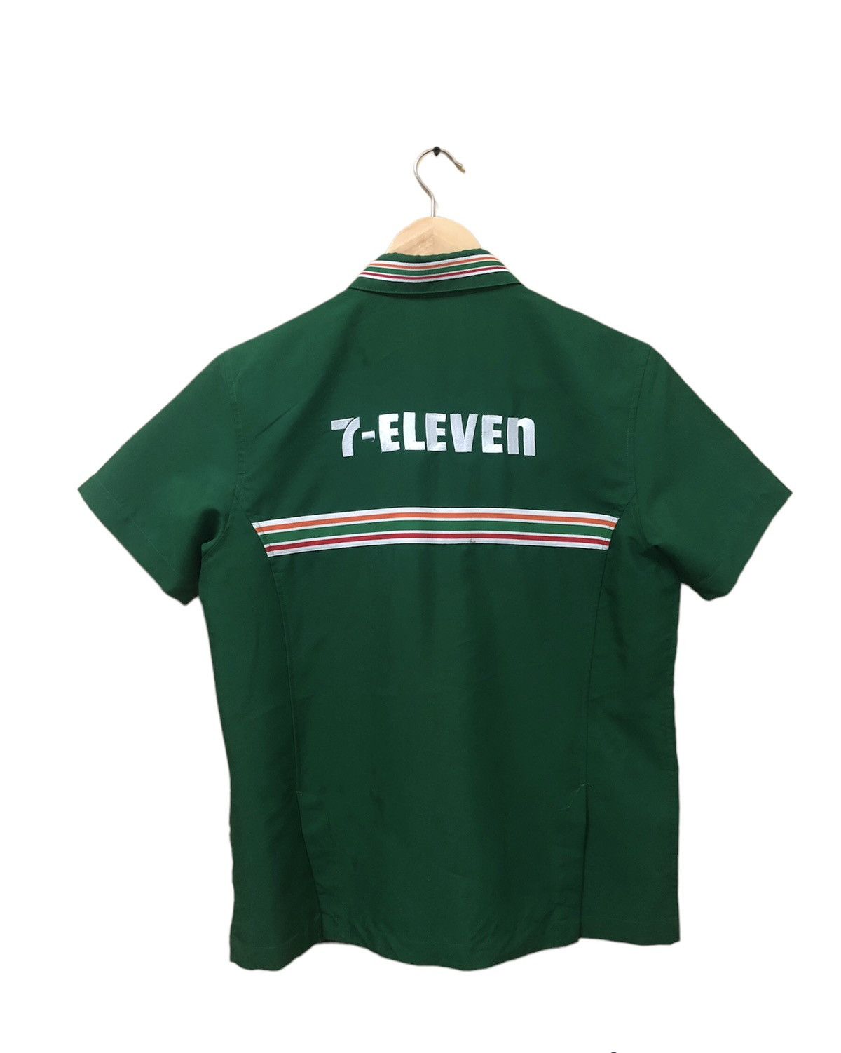 Japanese Brand Vintage 7 Eleven Apperall Short Sleeve Zipper Shirt Size US M / EU 48-50 / 2 - 2 Thumbnail