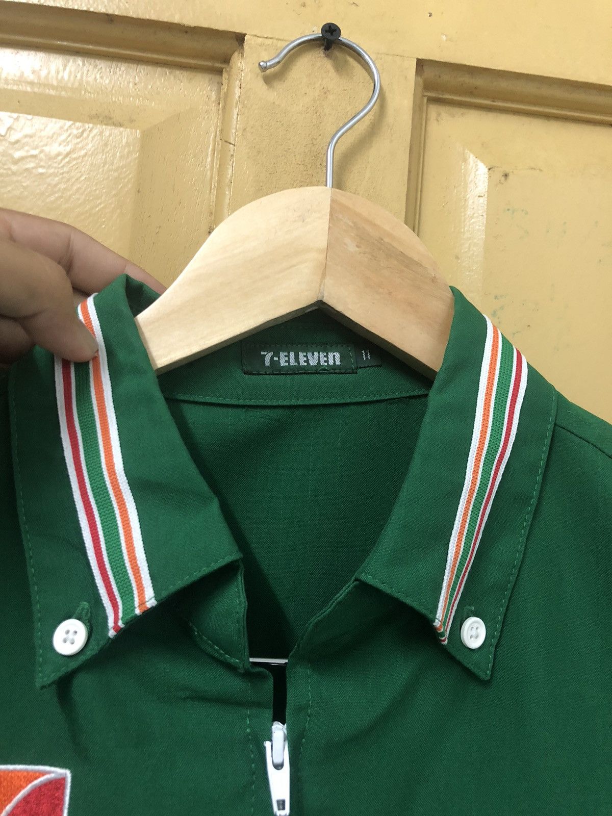 Japanese Brand Vintage 7 Eleven Apperall Short Sleeve Zipper Shirt Size US M / EU 48-50 / 2 - 3 Thumbnail