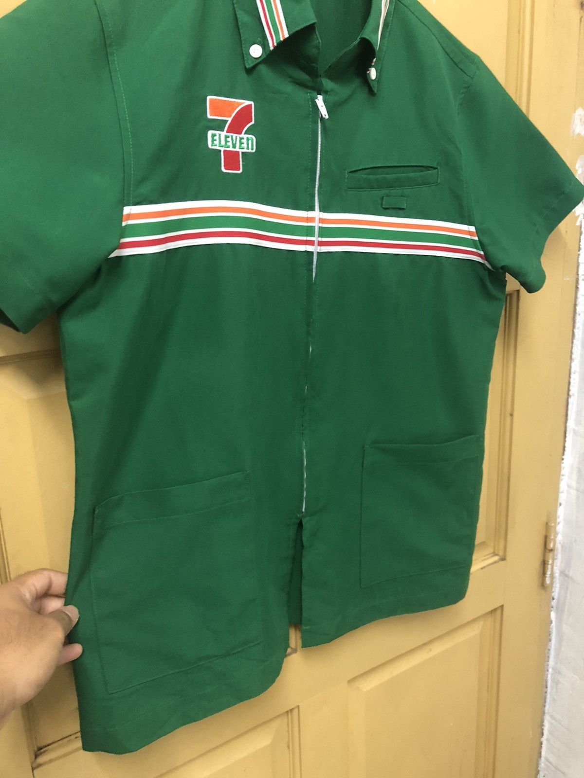 Japanese Brand Vintage 7 Eleven Apperall Short Sleeve Zipper Shirt Size US M / EU 48-50 / 2 - 10 Thumbnail