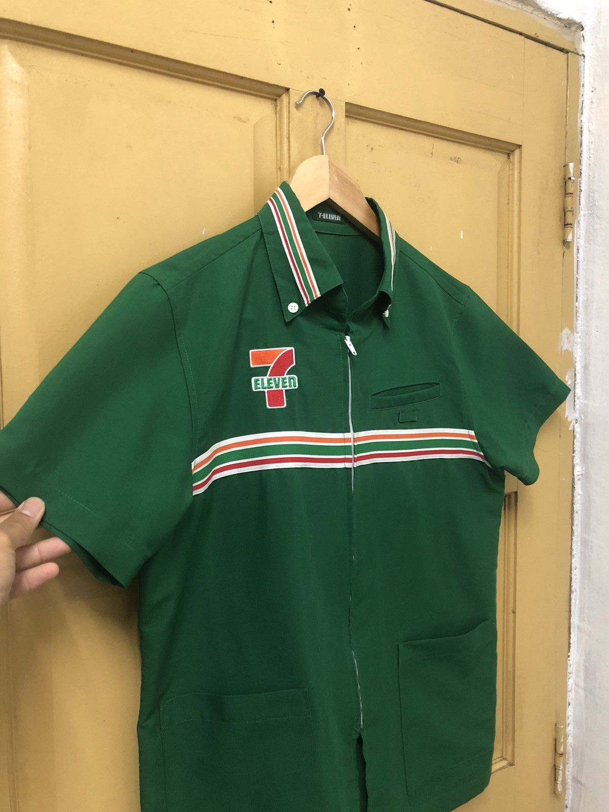Japanese Brand Vintage 7 Eleven Apperall Short Sleeve Zipper Shirt Size US M / EU 48-50 / 2 - 11 Thumbnail